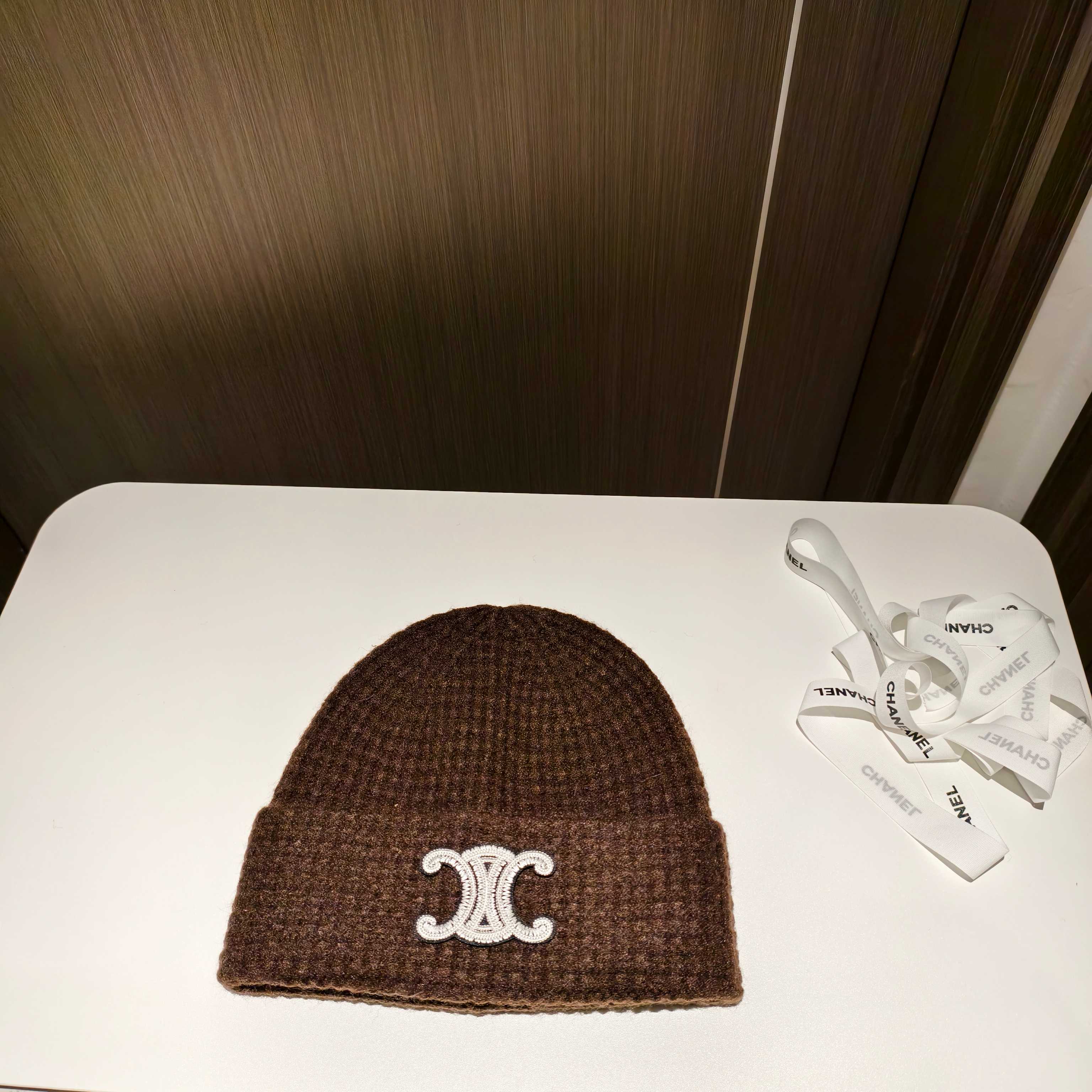 NO:643368,Special price with dust bag [Celine] 2025 autumn and winter new loose knitted woolen hat, big brand simple ~ essential hat for autumn and winter wear, fisherman hat, baseball cap, knitted hat, hat, celine, celine, espadrilles, hats19860909特价配防尘袋【Celine赛琳】2025秋冬新款宽松款针织毛线帽,大牌简约～秋冬穿搭必备帽子渔夫帽棒球帽针织帽,帽子,celine,celine,espadrilles,hats,hat