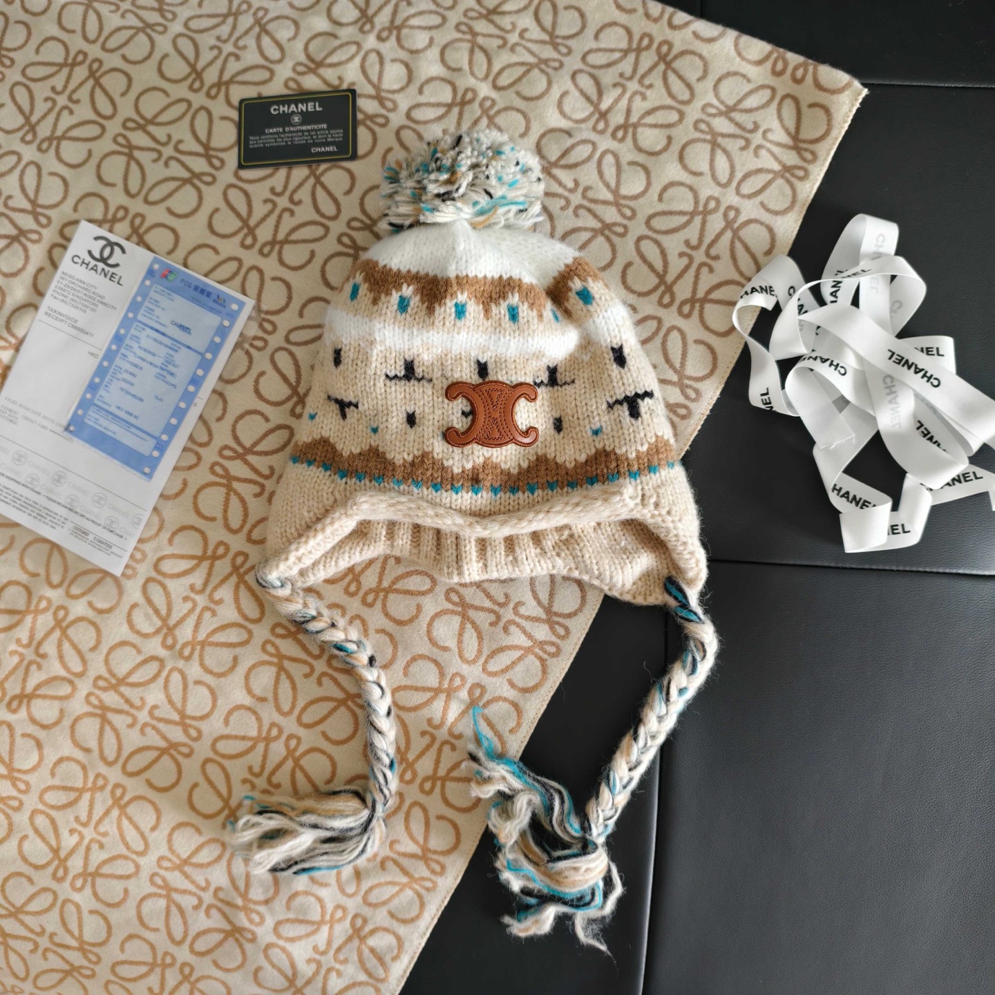 NO:689832,Specially equipped with dust bag [CELINE Celine] 2025 autumn and winter new ear protection beanie hat# A very textured one ~ retro style hat fisherman hat baseball cap knitted hat, hat, celine, celine, espadrilles, hats19860909特配防尘袋【CELINE赛琳】2025秋冬新款护耳帽毛线帽# 非常有质感的一款～复古风帽子渔夫帽棒球帽针织帽,帽子,celine,celine,espadrilles,hats,hat