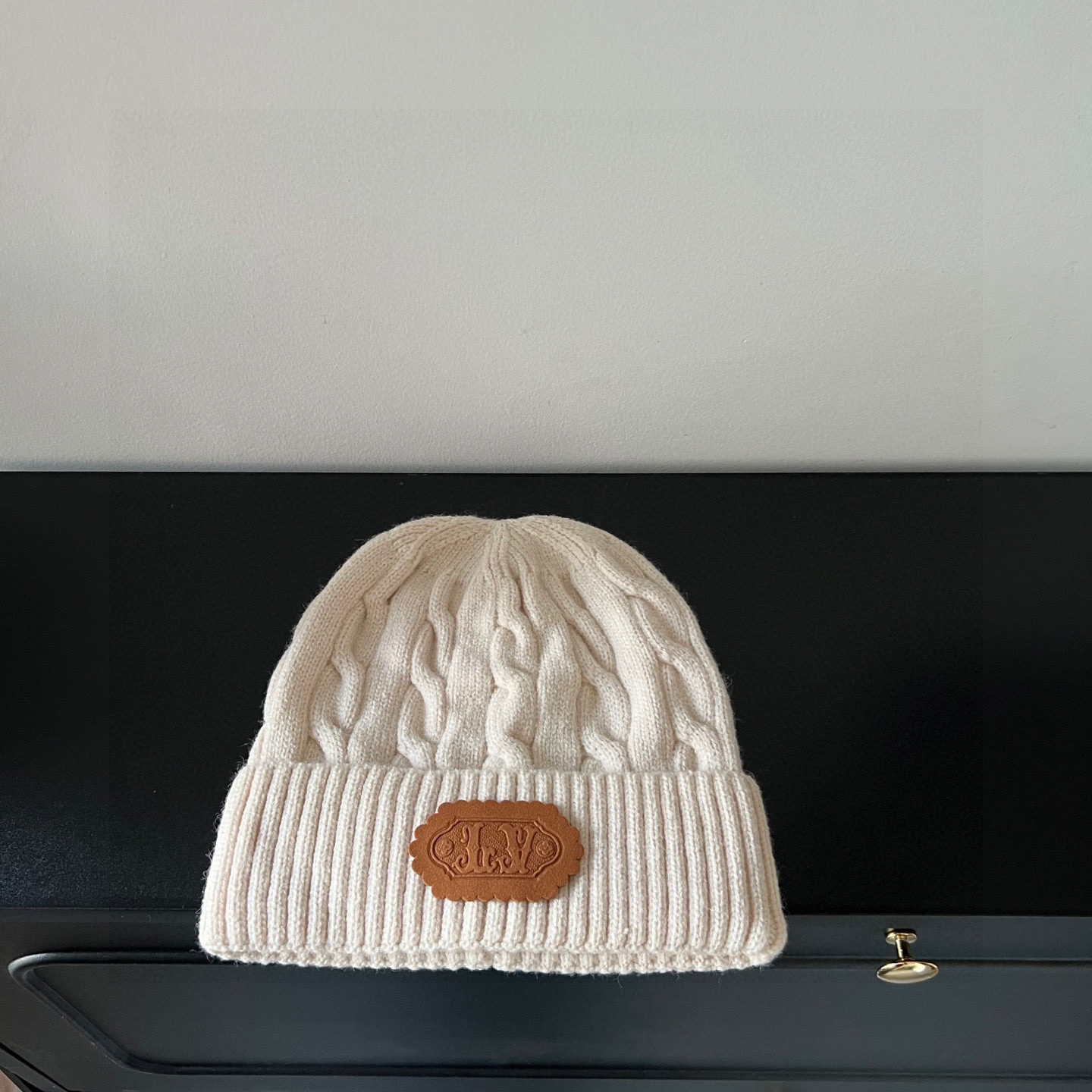 NO:704061,Specially equipped with dust bag. [lv Louis Vuitton] 2025 new twist knitted woolen hat for men and women, fashionable and simple #warm hat fisherman hat baseball cap knitted hat, hat, louis vuitton, louis vuitton, espadrilles, hats19860909特配防尘袋.【lv路易威登】2025新款麻花男女精致款针织毛线帽,时尚简约#保暖款帽子渔夫帽棒球帽针织帽,帽子,louis vuitton,louis vuitton,espadrilles,hats,hat