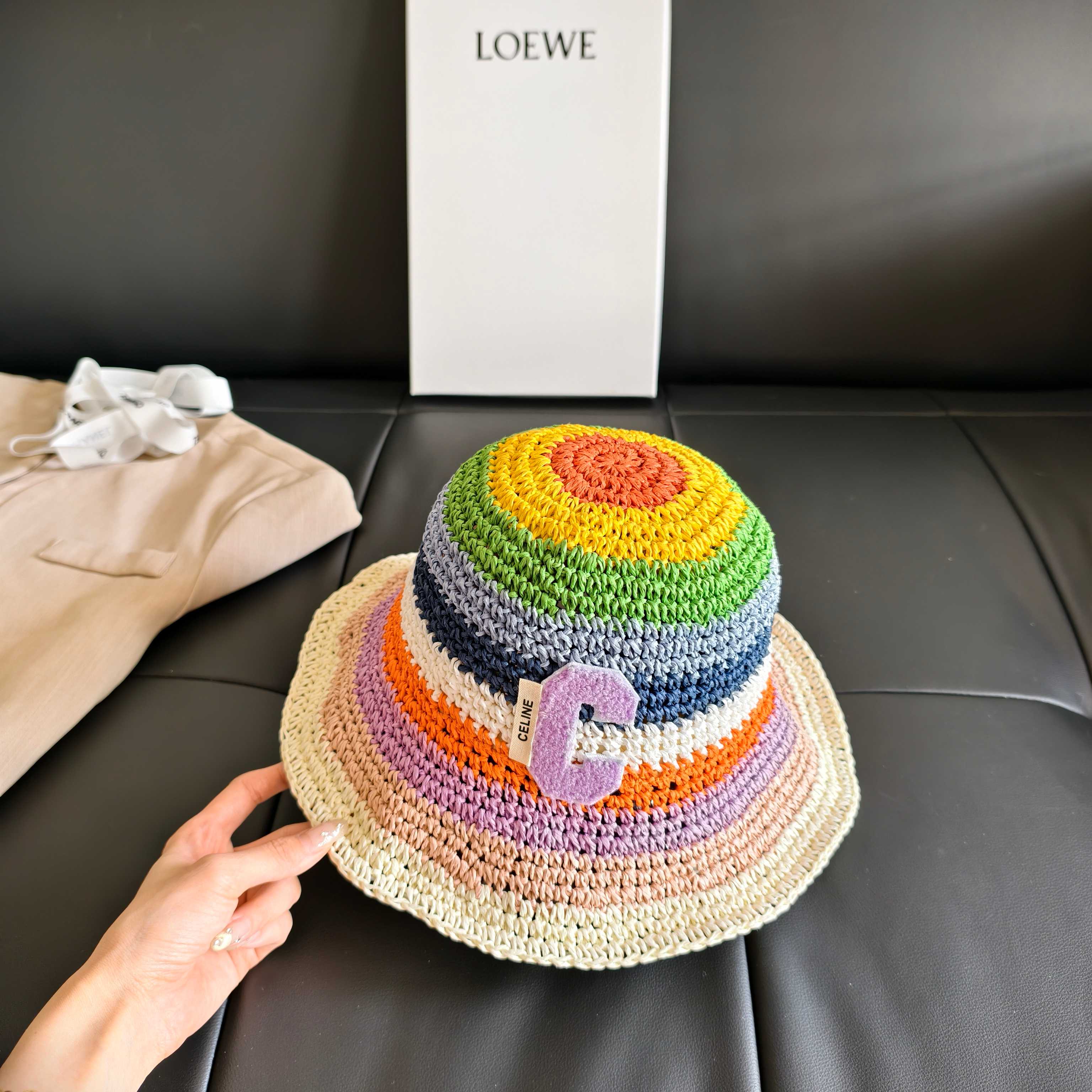 💛配防尘袋【Celine赛琳】2026新款彩虹拼色编织款渔夫帽，🔆百搭日常款～休闲出街#