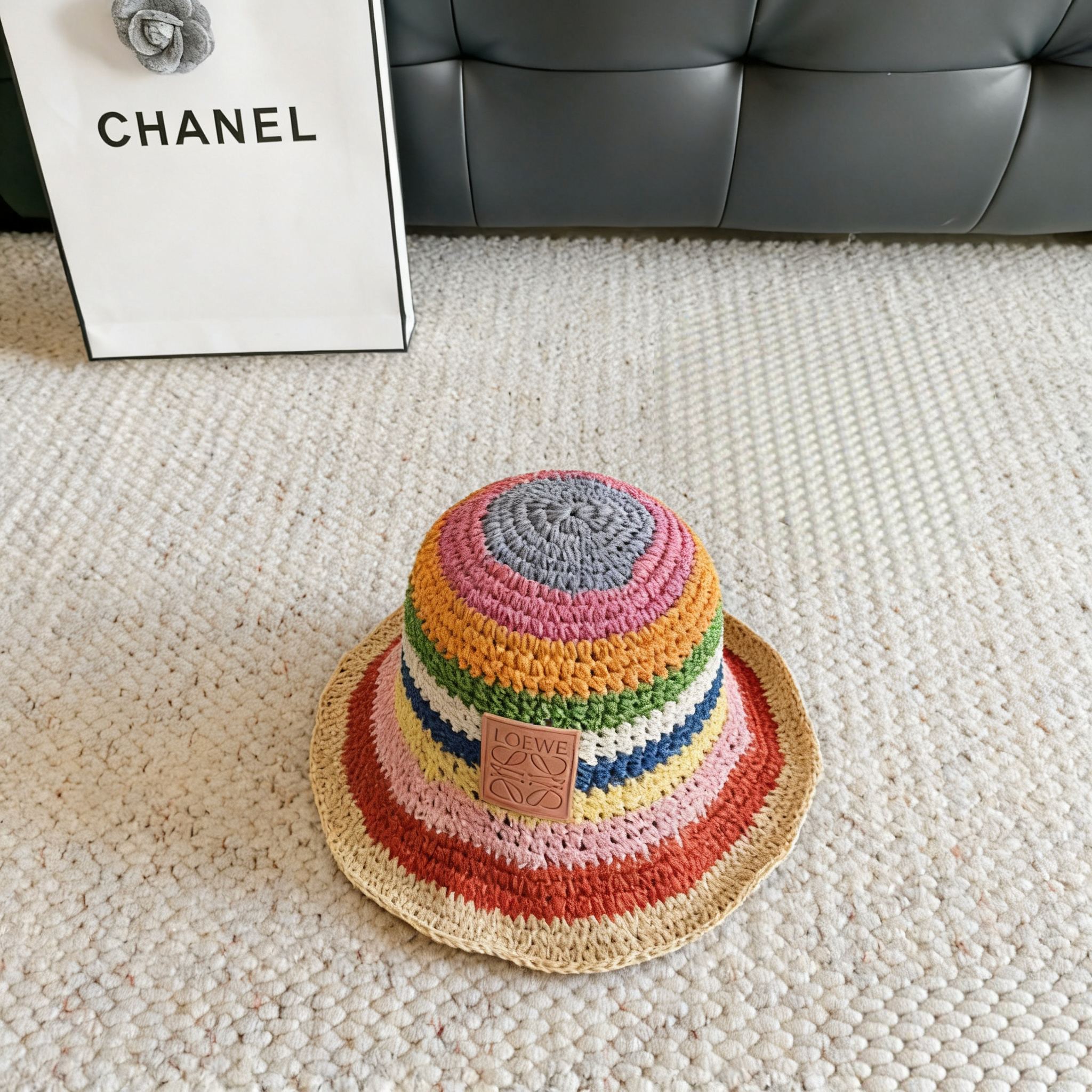 💛配防尘袋【Loewe罗意威】2026新款彩虹编织可折叠渔夫帽，独特设计～复古文艺的一款