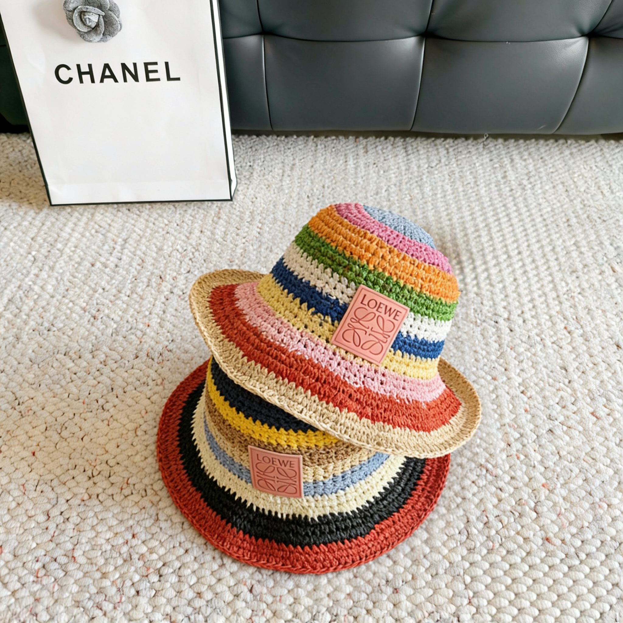 💛配防尘袋【Loewe罗意威】2026新款彩虹编织可折叠渔夫帽，独特设计～复古文艺的一款
