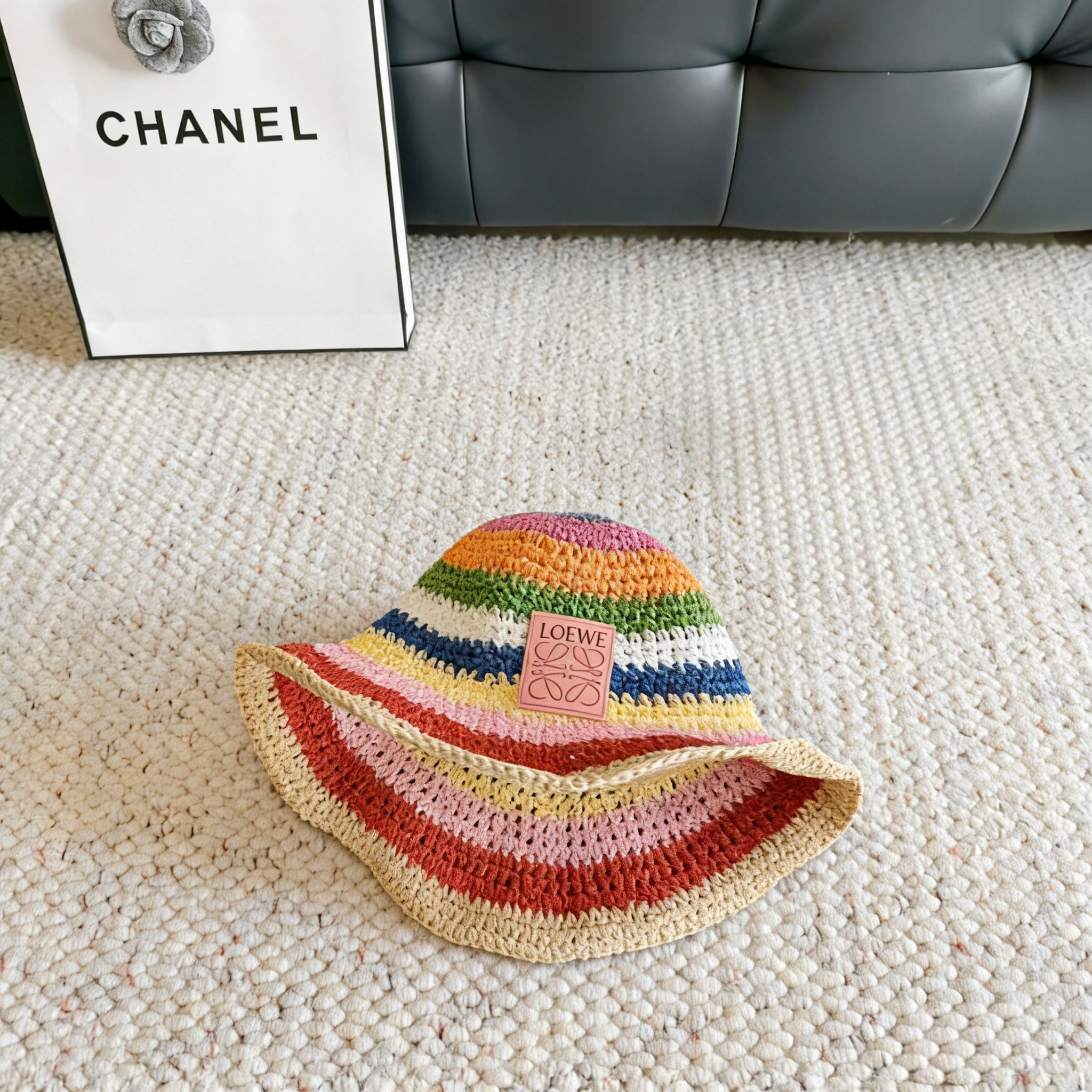 💛配防尘袋【Loewe罗意威】2026新款彩虹编织可折叠渔夫帽，独特设计～复古文艺的一款