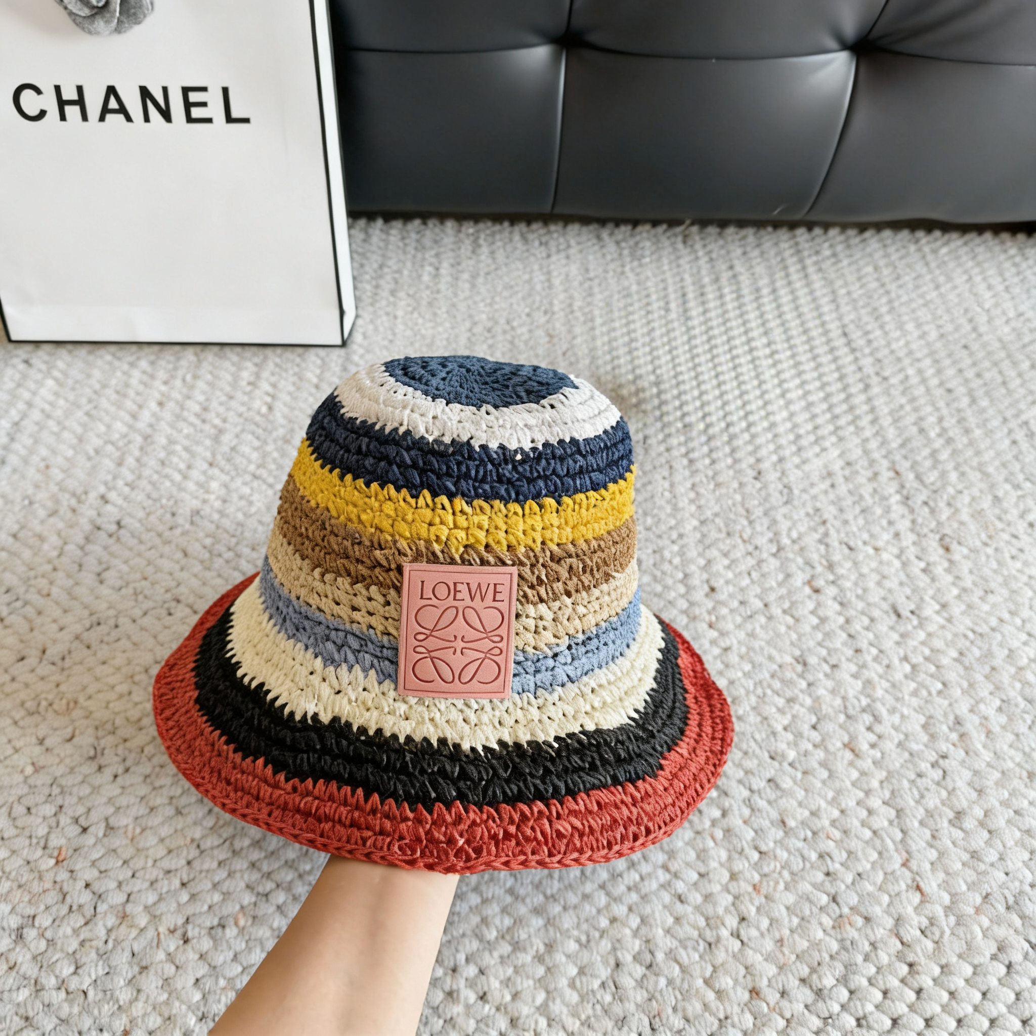 💛配防尘袋【Loewe罗意威】2026新款彩虹编织可折叠渔夫帽，独特设计～复古文艺的一款