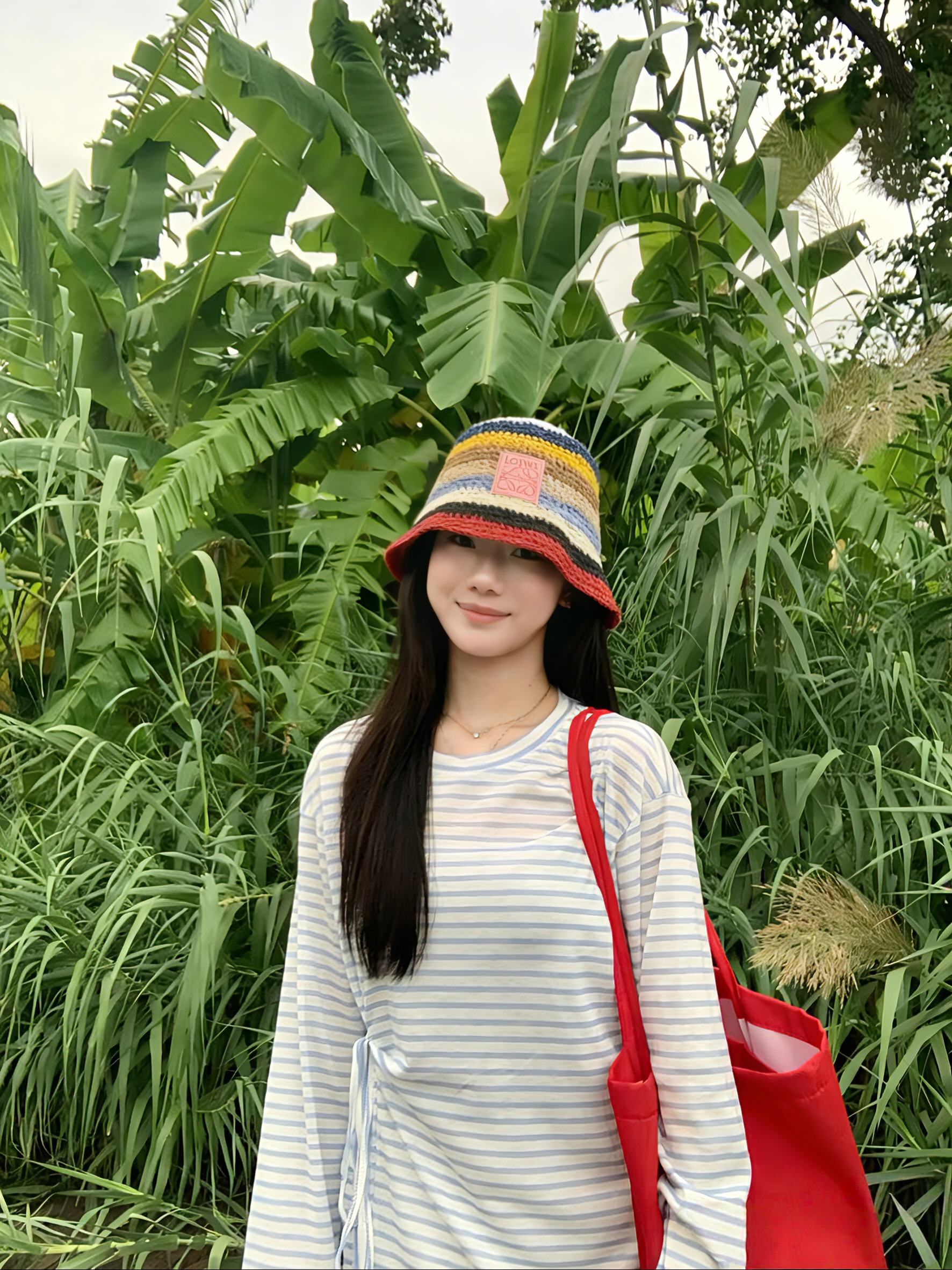 💛配防尘袋【Loewe罗意威】2026新款彩虹编织可折叠渔夫帽，独特设计～复古文艺的一款