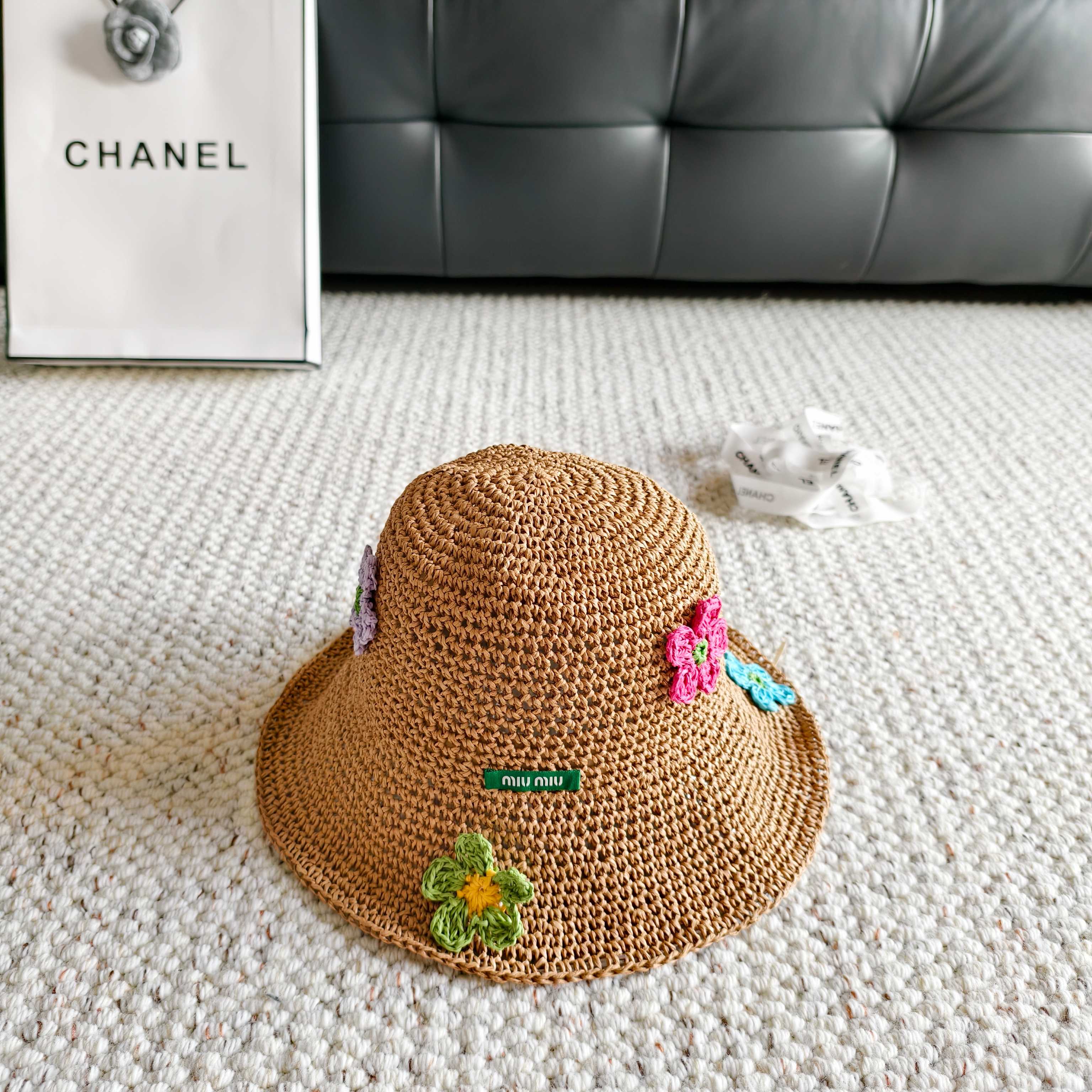 💛配防尘袋【MIUMIU缪缪】2026春夏新款编织撞色花瓣渔夫帽，独特设计～复古文艺的一款