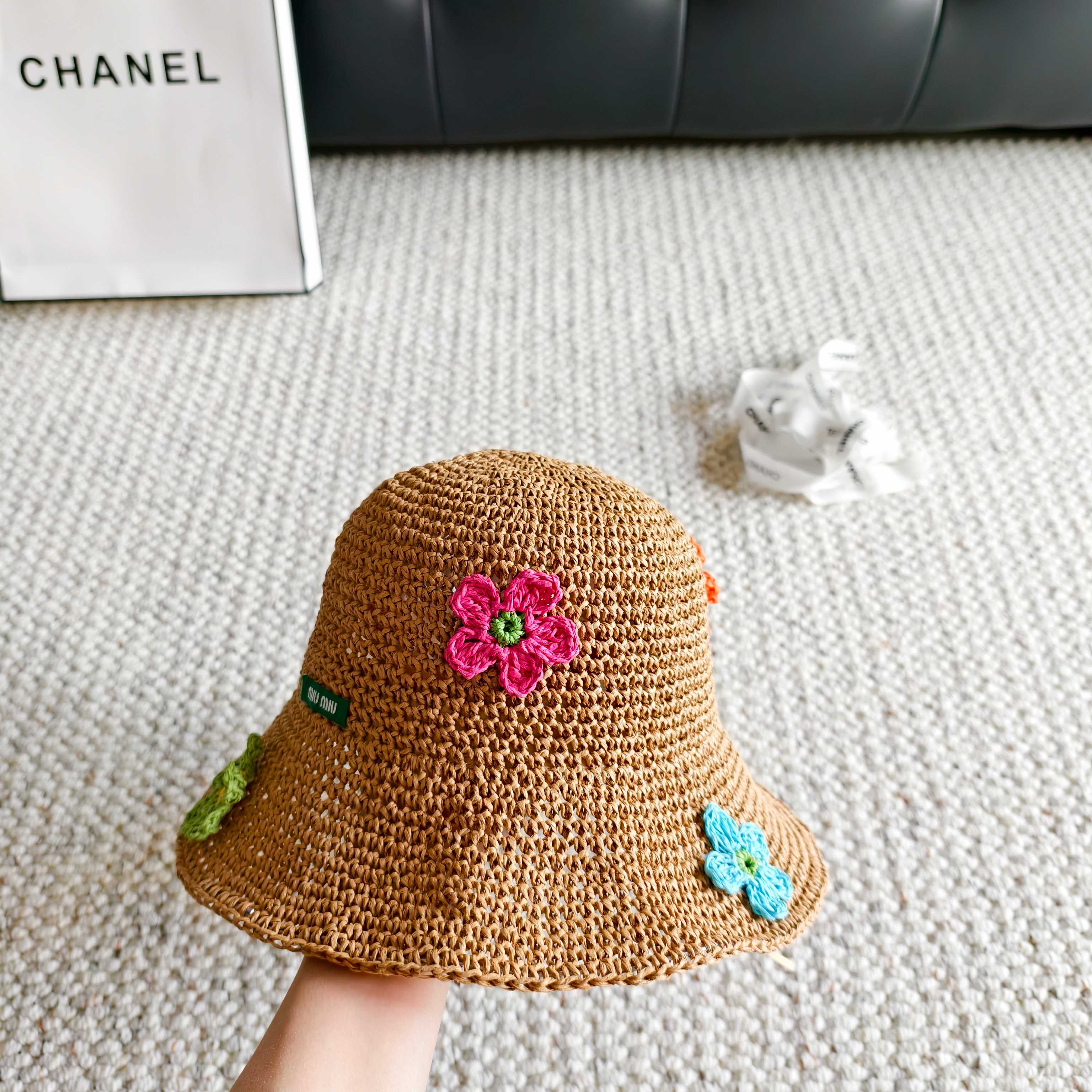 💛配防尘袋【MIUMIU缪缪】2026春夏新款编织撞色花瓣渔夫帽，独特设计～复古文艺的一款