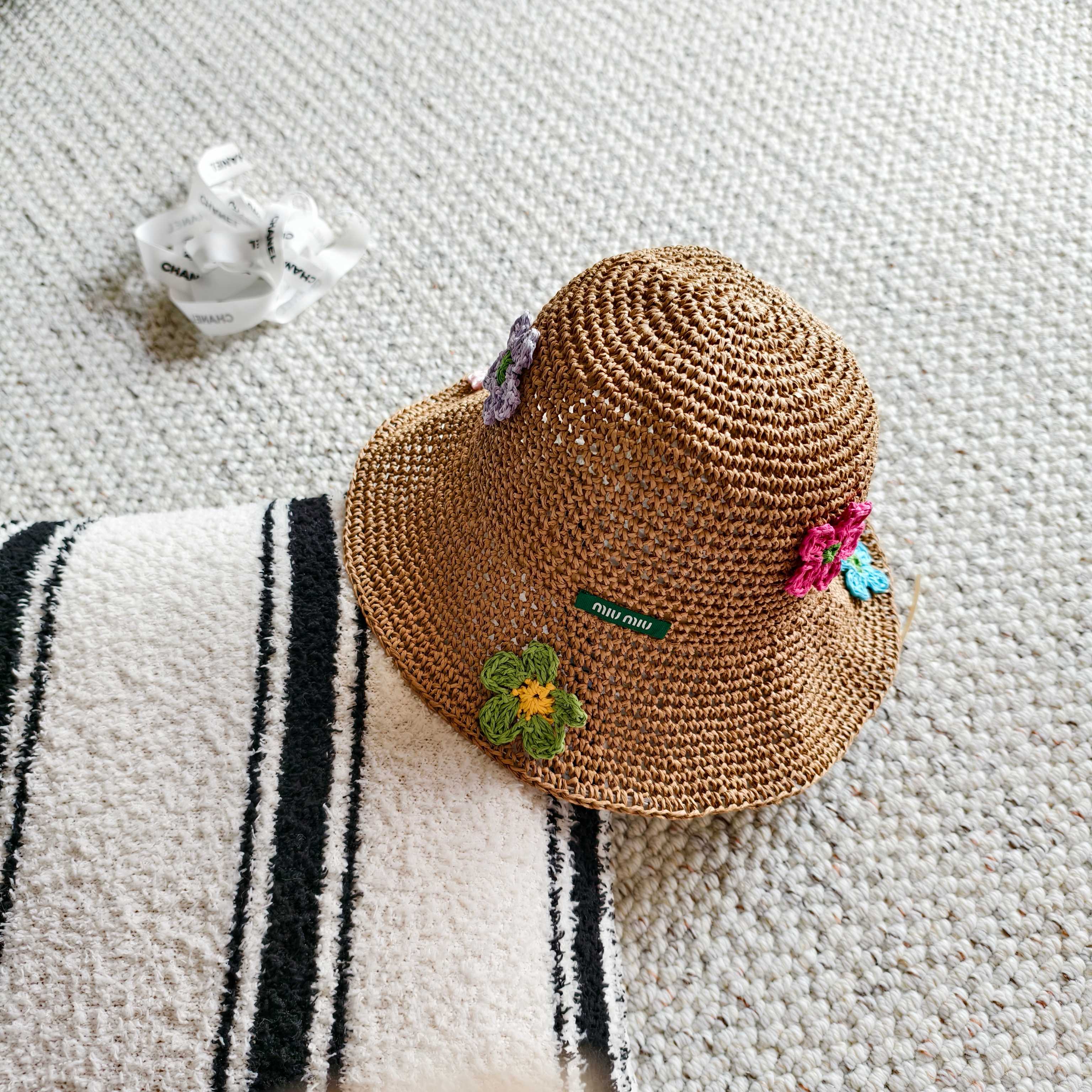 💛配防尘袋【MIUMIU缪缪】2026春夏新款编织撞色花瓣渔夫帽，独特设计～复古文艺的一款