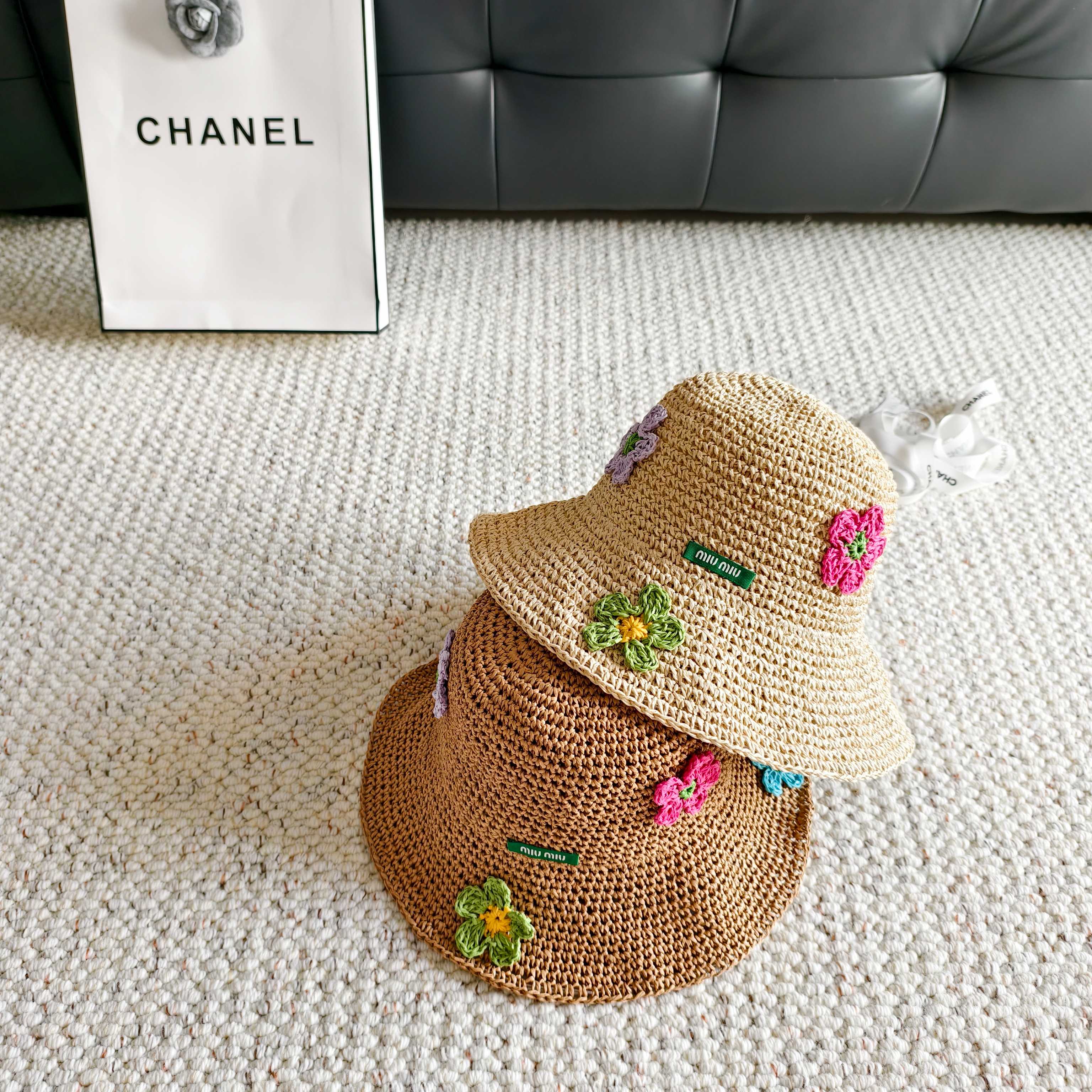 💛配防尘袋【MIUMIU缪缪】2026春夏新款编织撞色花瓣渔夫帽，独特设计～复古文艺的一款