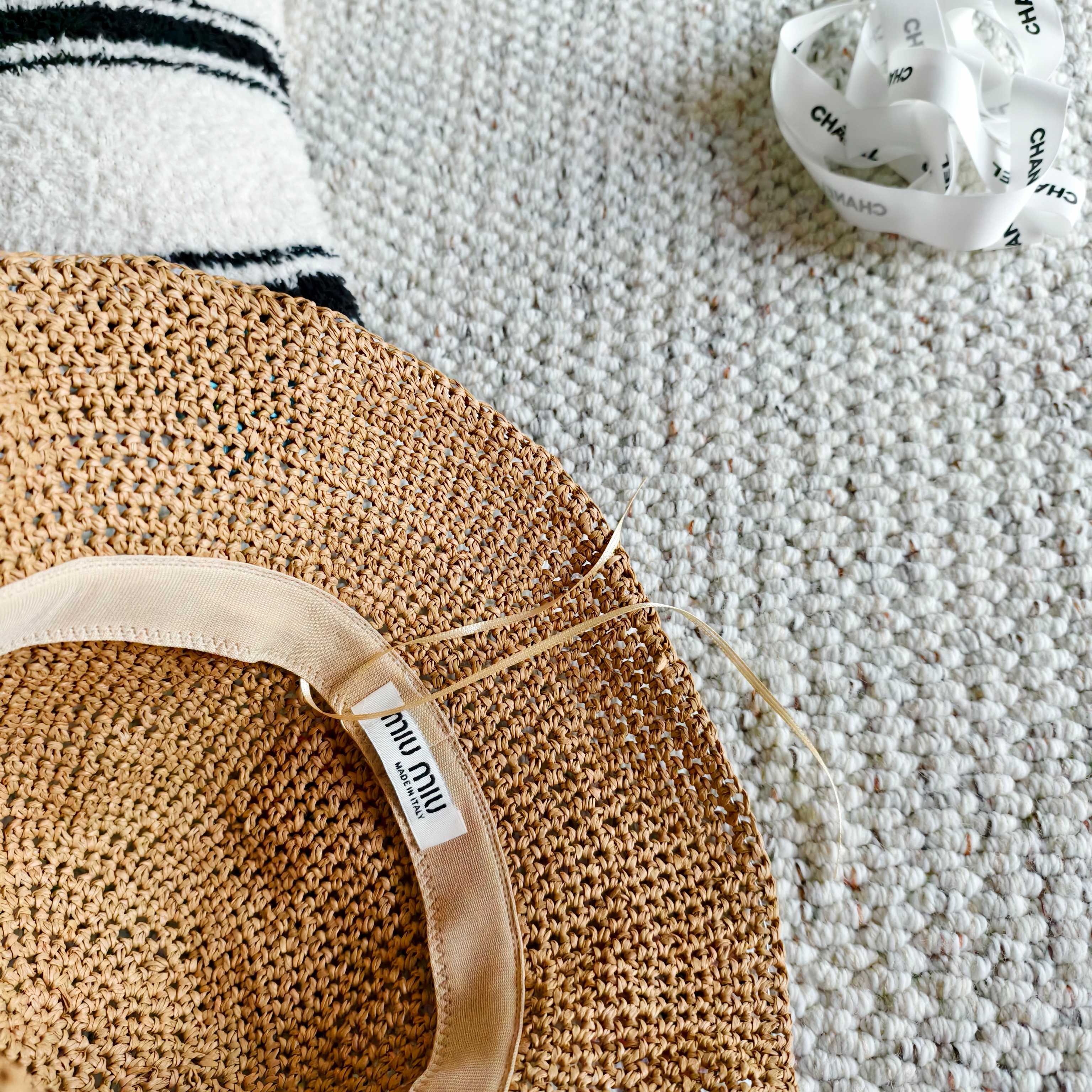 💛配防尘袋【MIUMIU缪缪】2026春夏新款编织撞色花瓣渔夫帽，独特设计～复古文艺的一款