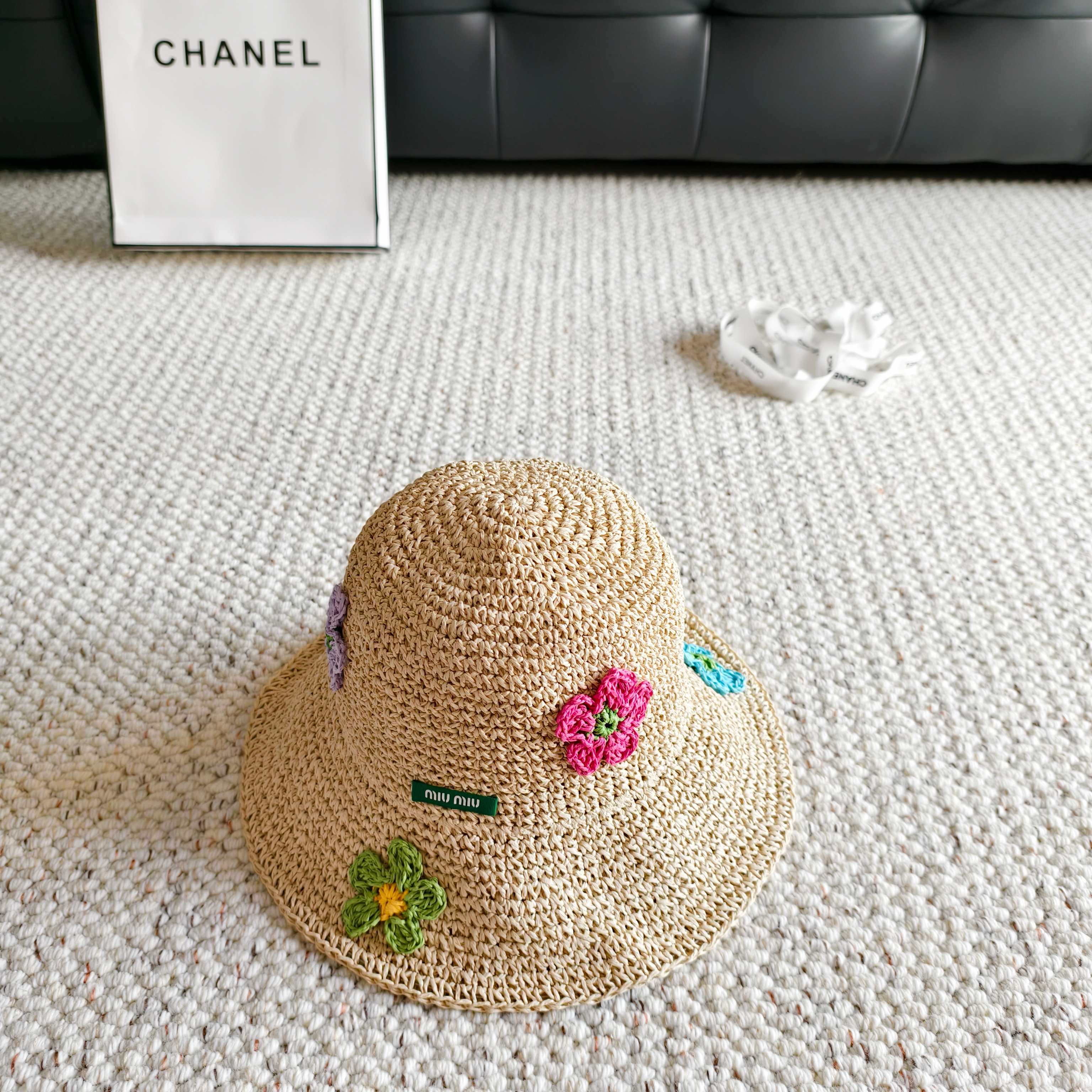 💛配防尘袋【MIUMIU缪缪】2026春夏新款编织撞色花瓣渔夫帽，独特设计～复古文艺的一款