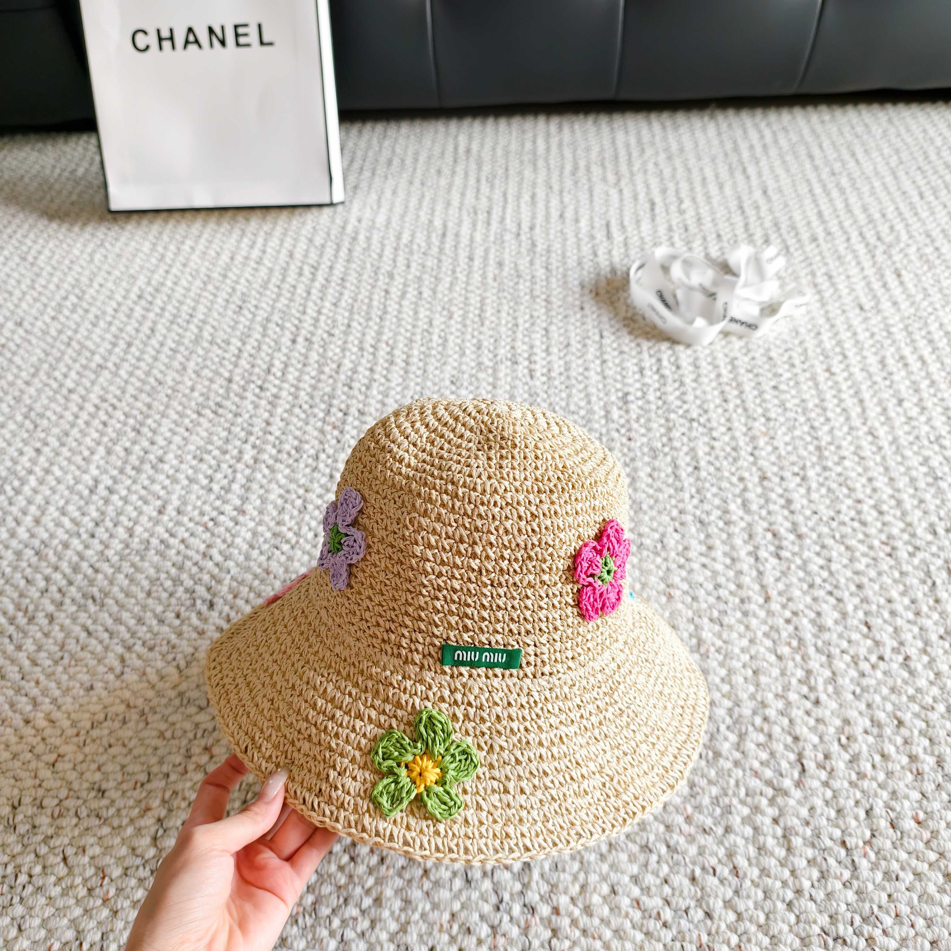 💛配防尘袋【MIUMIU缪缪】2026春夏新款编织撞色花瓣渔夫帽，独特设计～复古文艺的一款