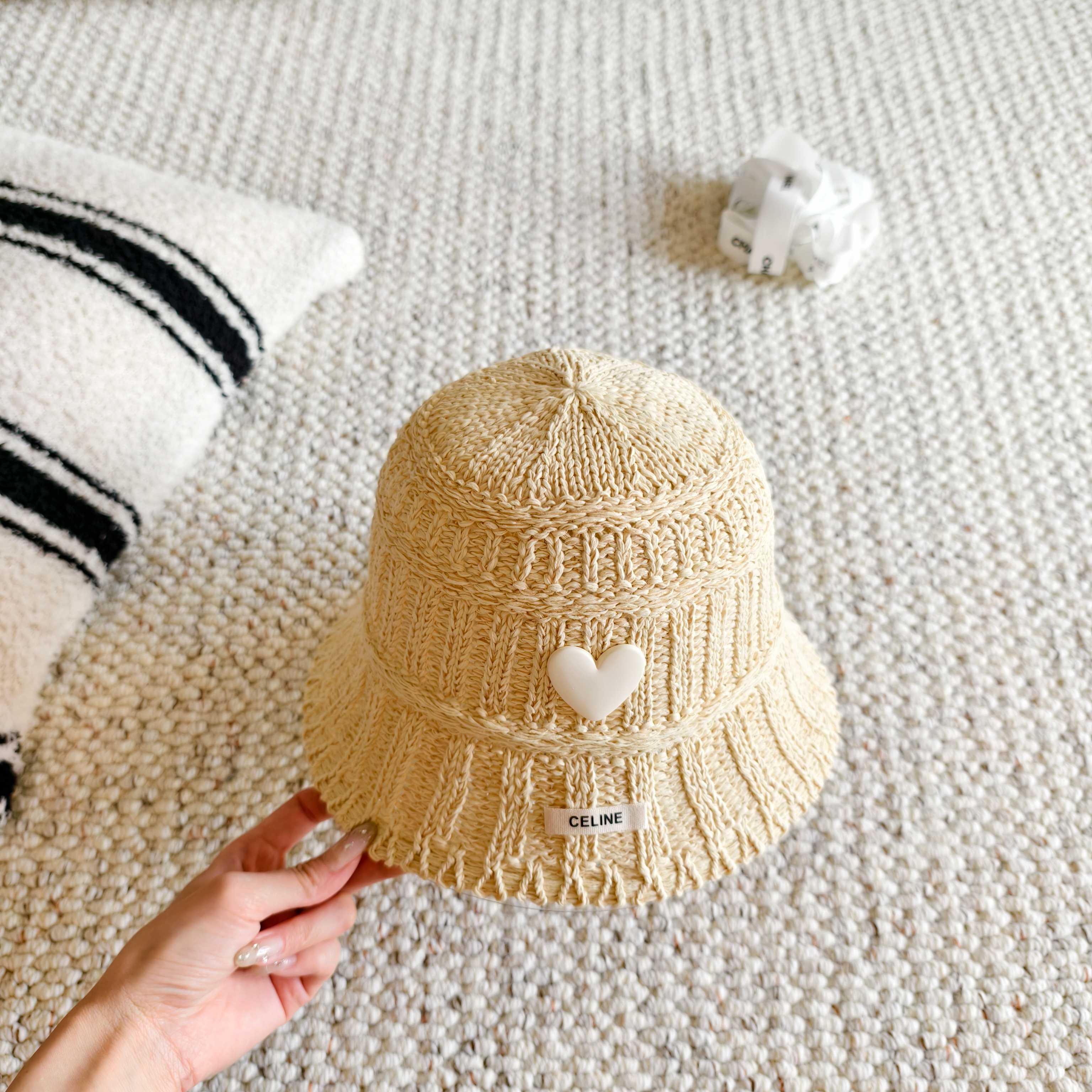 💛配防尘袋【Celine赛琳】2026春夏新款编织马卡龙色系渔夫帽，独特设计～复古文艺的一款