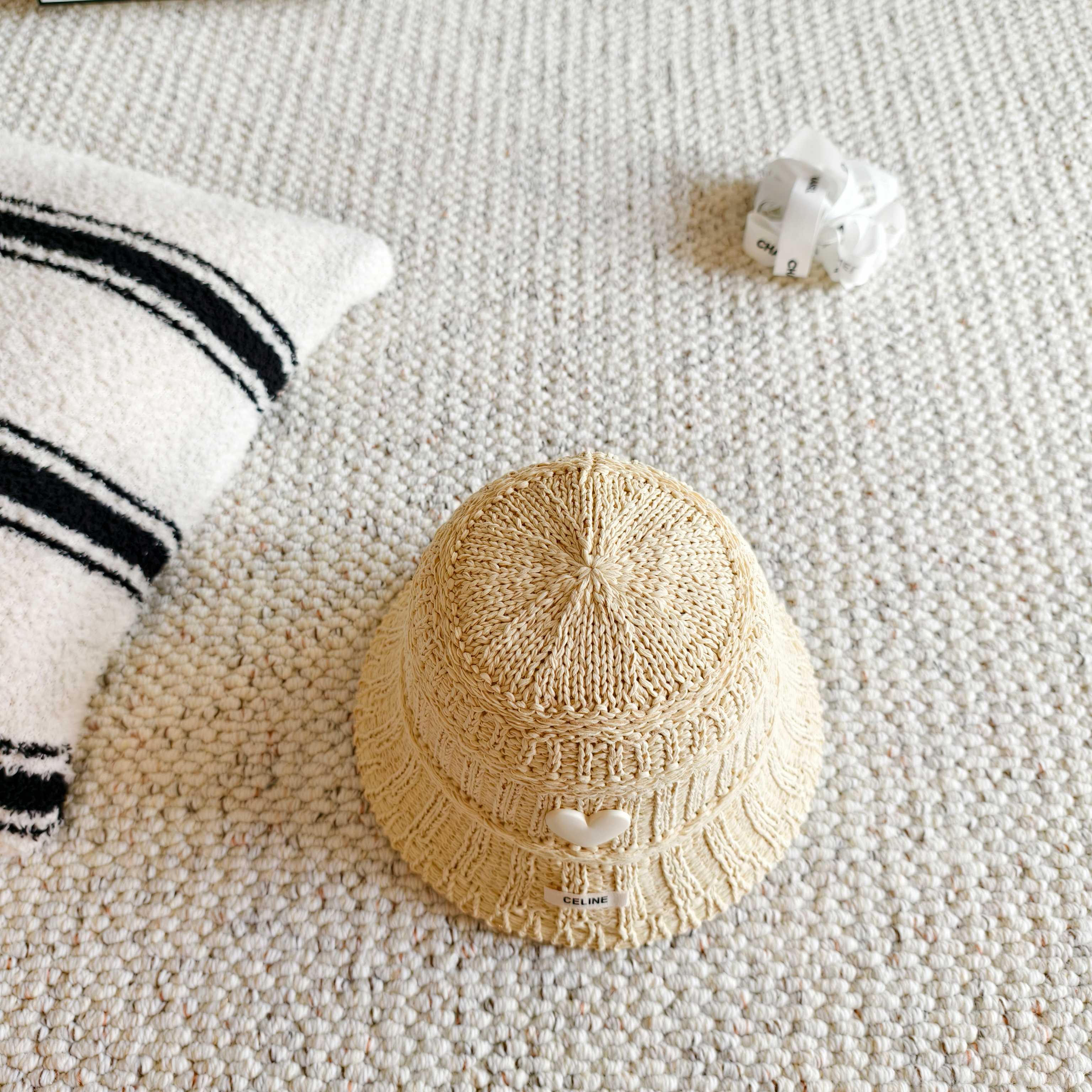 💛配防尘袋【Celine赛琳】2026春夏新款编织马卡龙色系渔夫帽，独特设计～复古文艺的一款