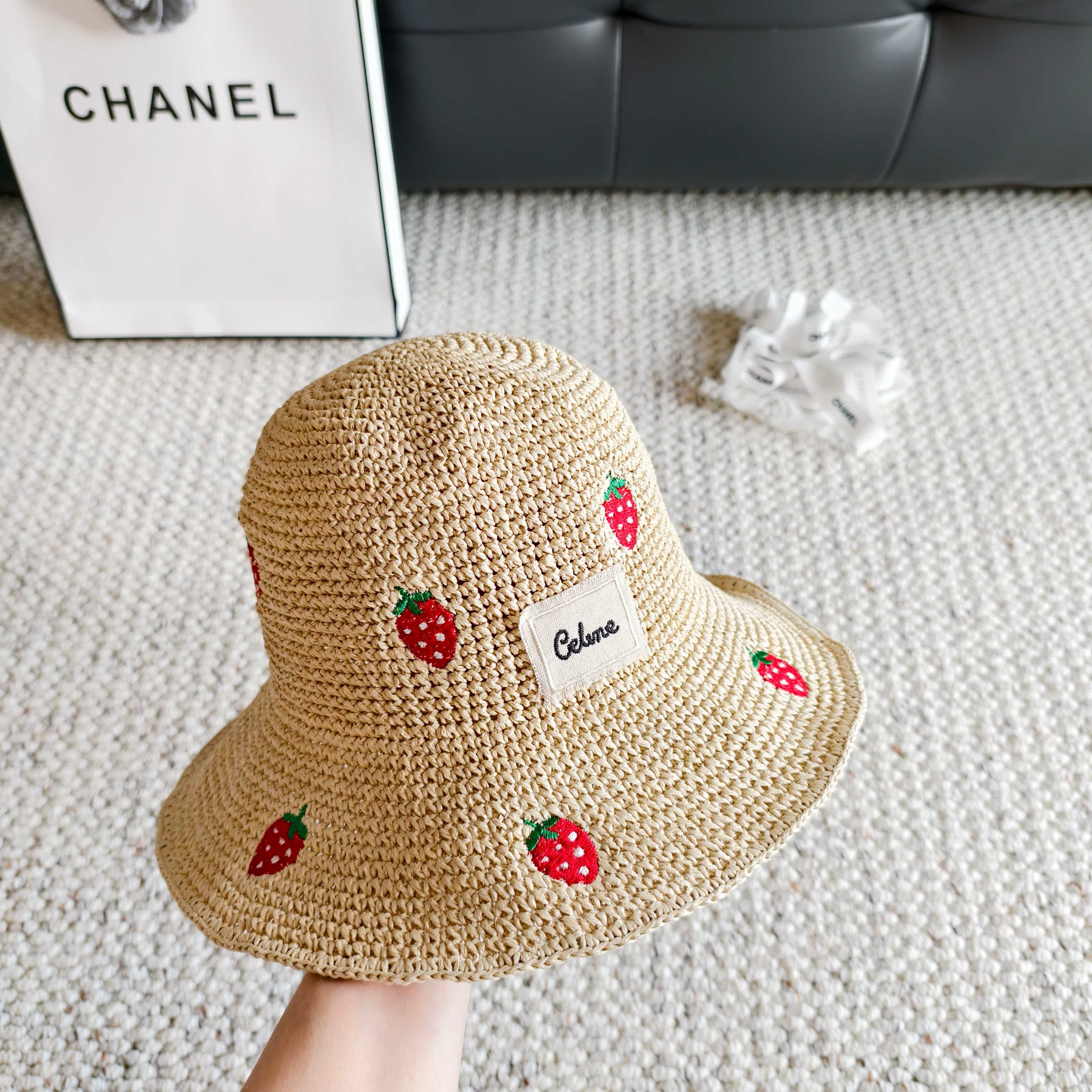 💛配防尘袋【Celine赛琳】2026春夏新款密织刺绣重工款渔夫帽，独特设计～复古文艺的一款