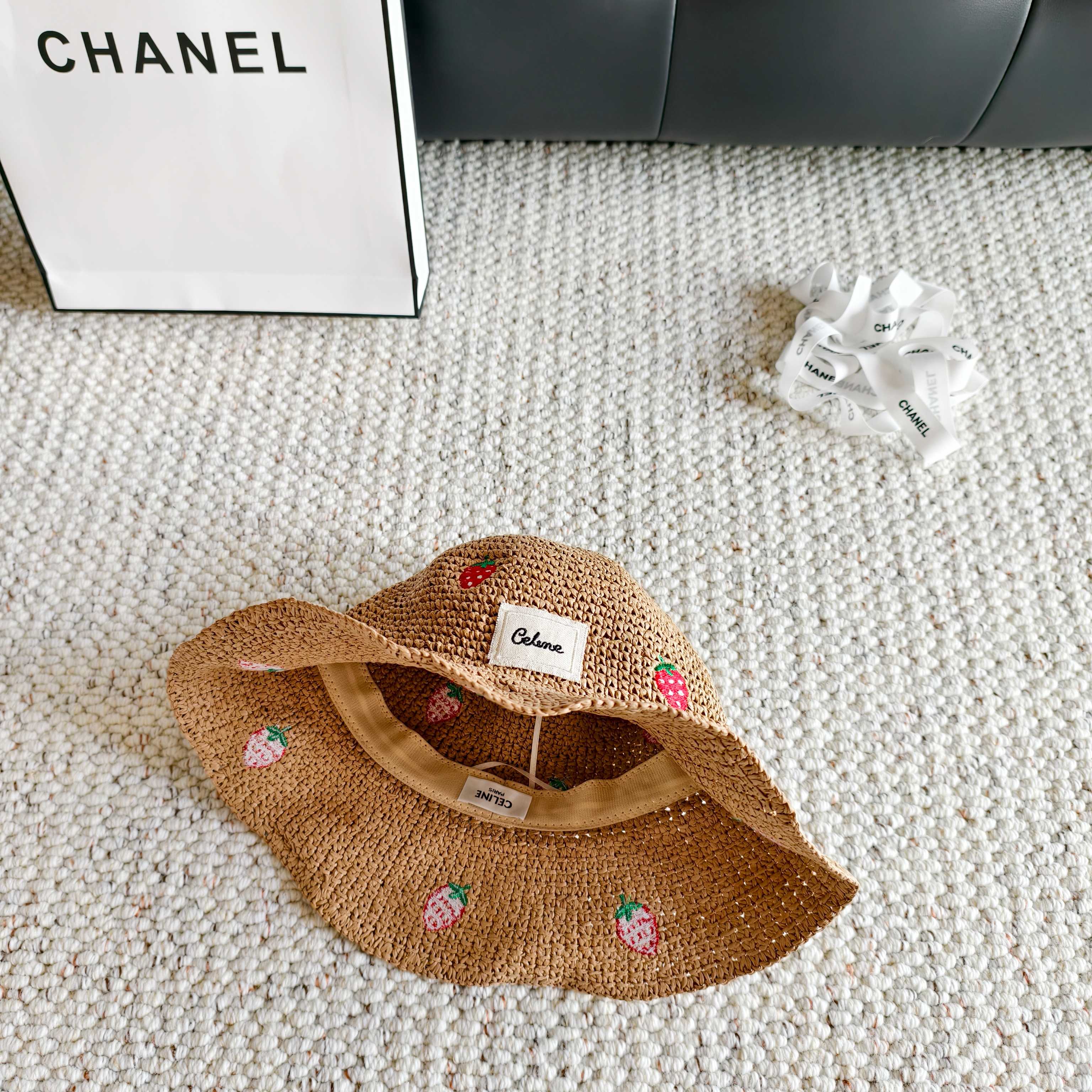 💛配防尘袋【Celine赛琳】2026春夏新款密织刺绣重工款渔夫帽，独特设计～复古文艺的一款