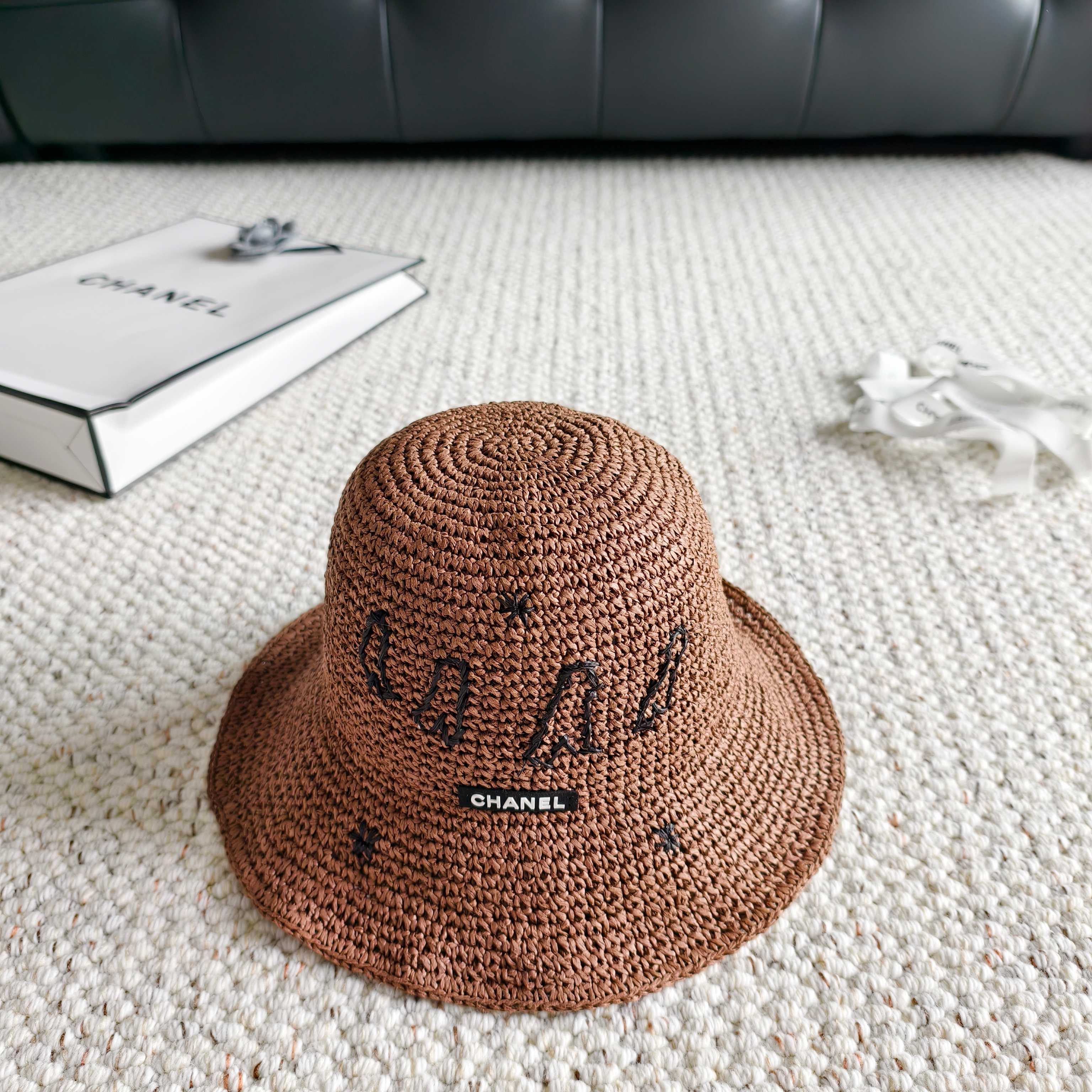 💛配防尘袋【Chanel香奈儿】2026春夏新款密织刺绣重工款渔夫帽，独特设计～复古文艺的一款