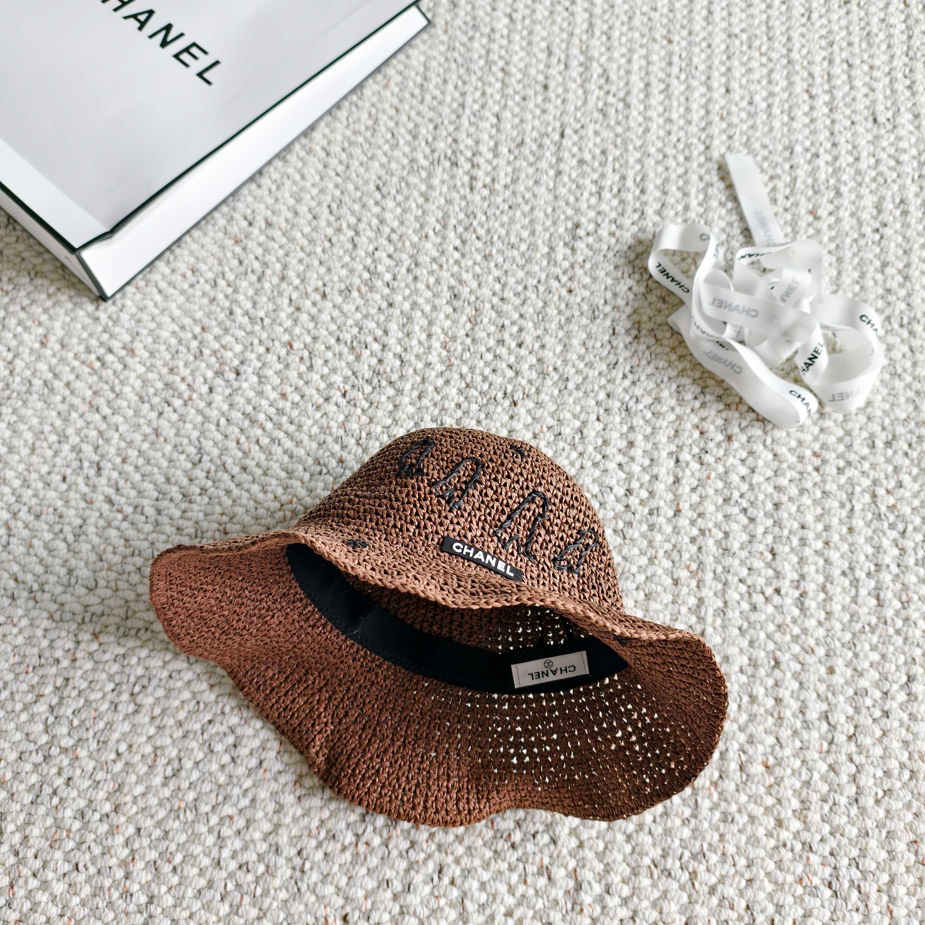 💛配防尘袋【Chanel香奈儿】2026春夏新款密织刺绣重工款渔夫帽，独特设计～复古文艺的一款