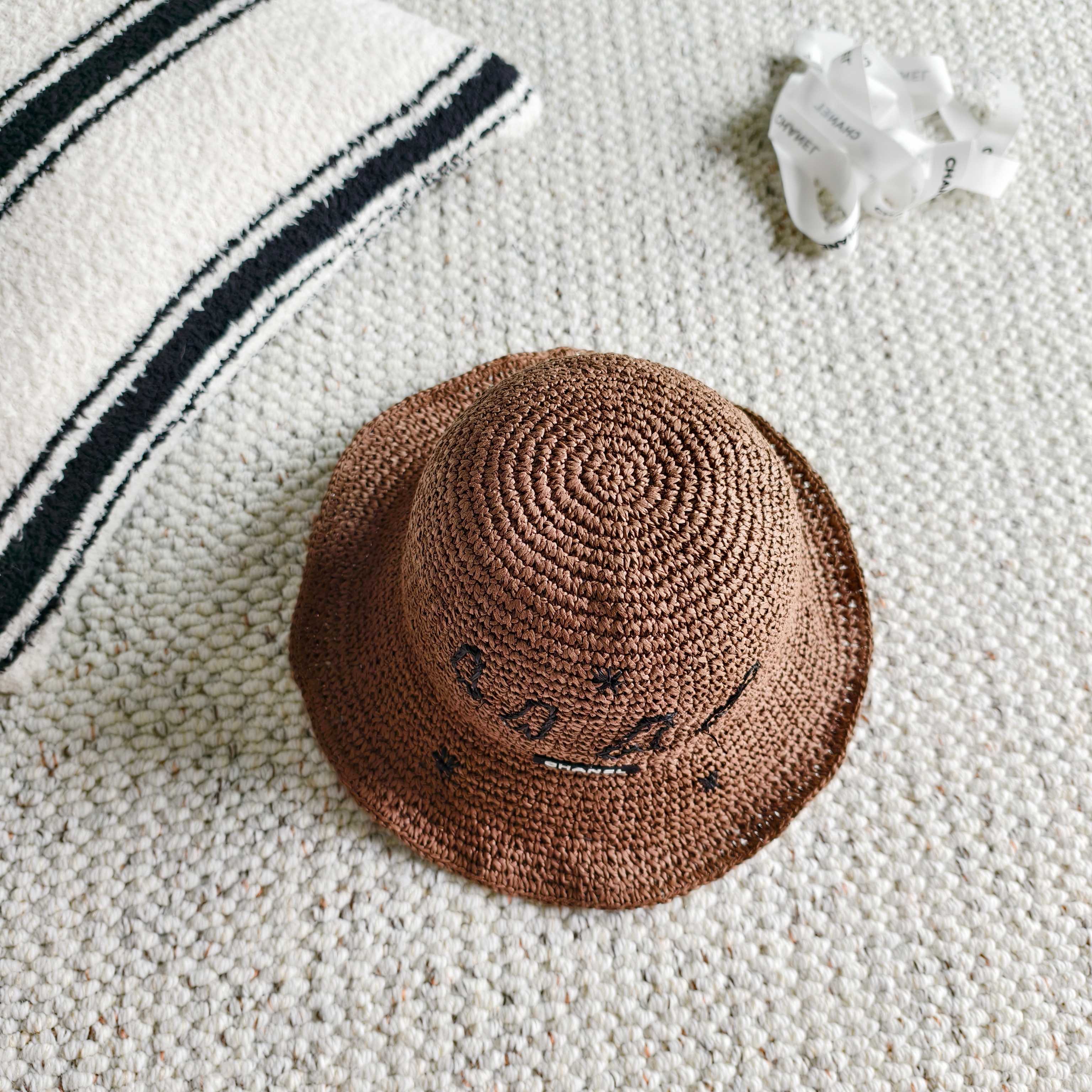 💛配防尘袋【Chanel香奈儿】2026春夏新款密织刺绣重工款渔夫帽，独特设计～复古文艺的一款