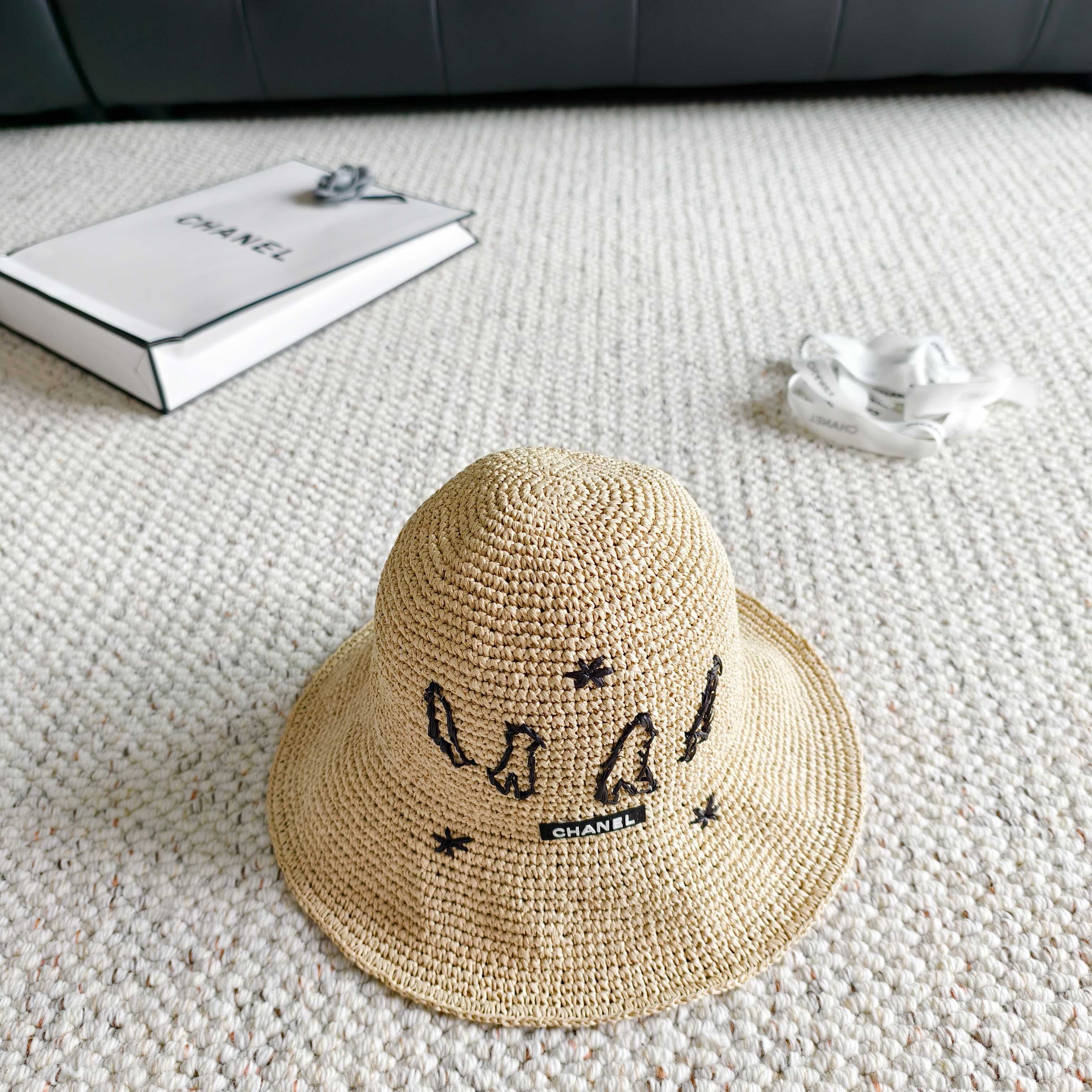 💛配防尘袋【Chanel香奈儿】2026春夏新款密织刺绣重工款渔夫帽，独特设计～复古文艺的一款