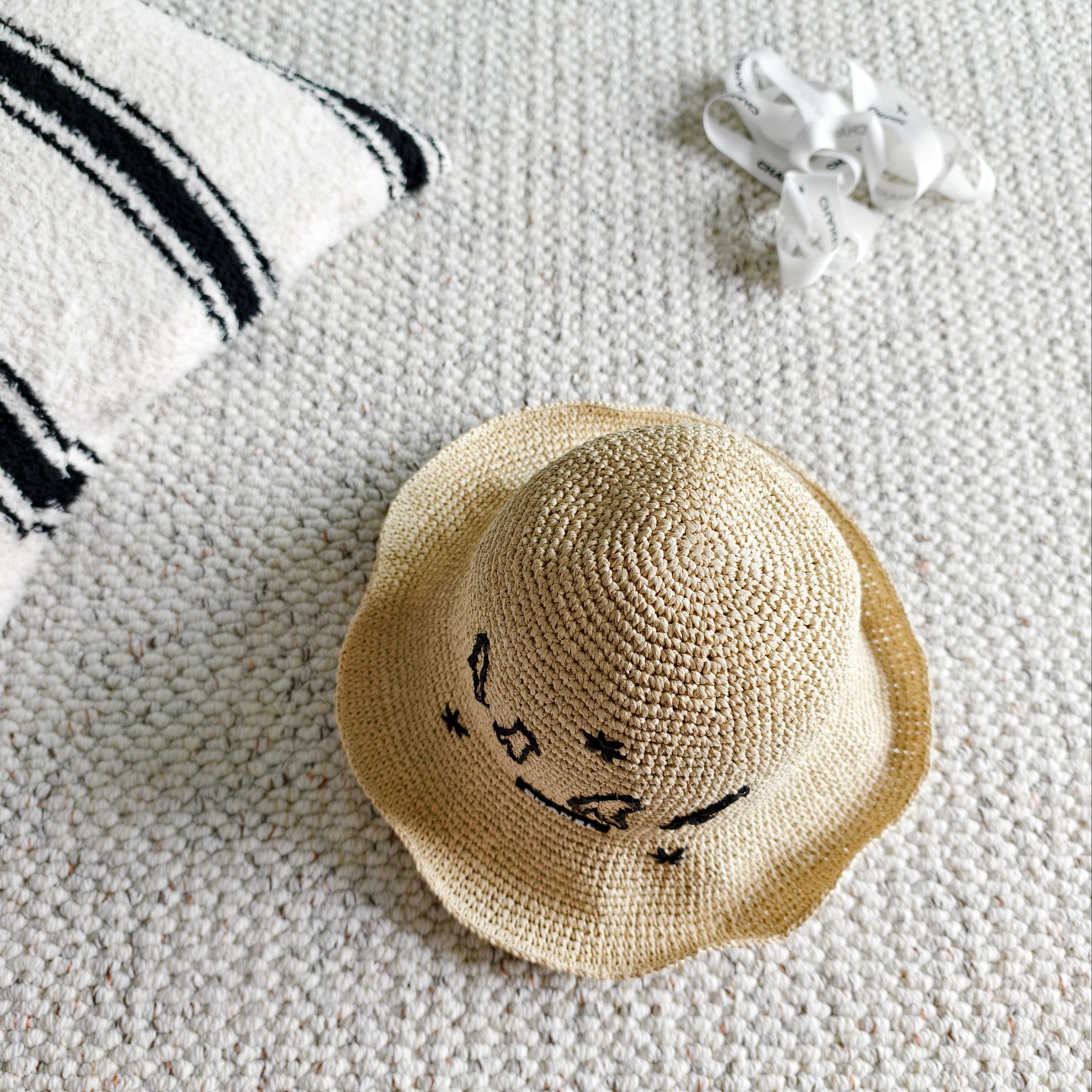 💛配防尘袋【Chanel香奈儿】2026春夏新款密织刺绣重工款渔夫帽，独特设计～复古文艺的一款