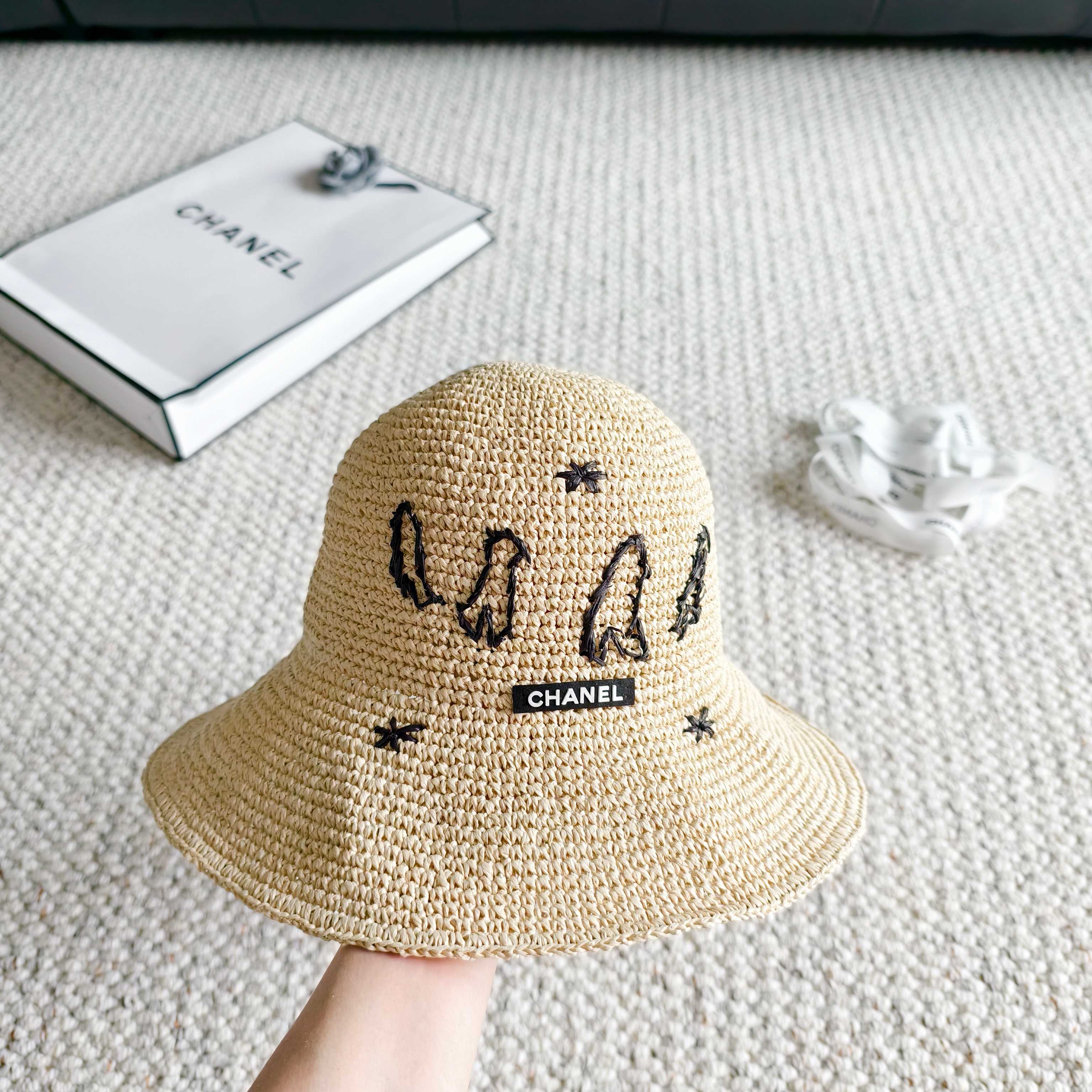 💛配防尘袋【Chanel香奈儿】2026春夏新款密织刺绣重工款渔夫帽，独特设计～复古文艺的一款