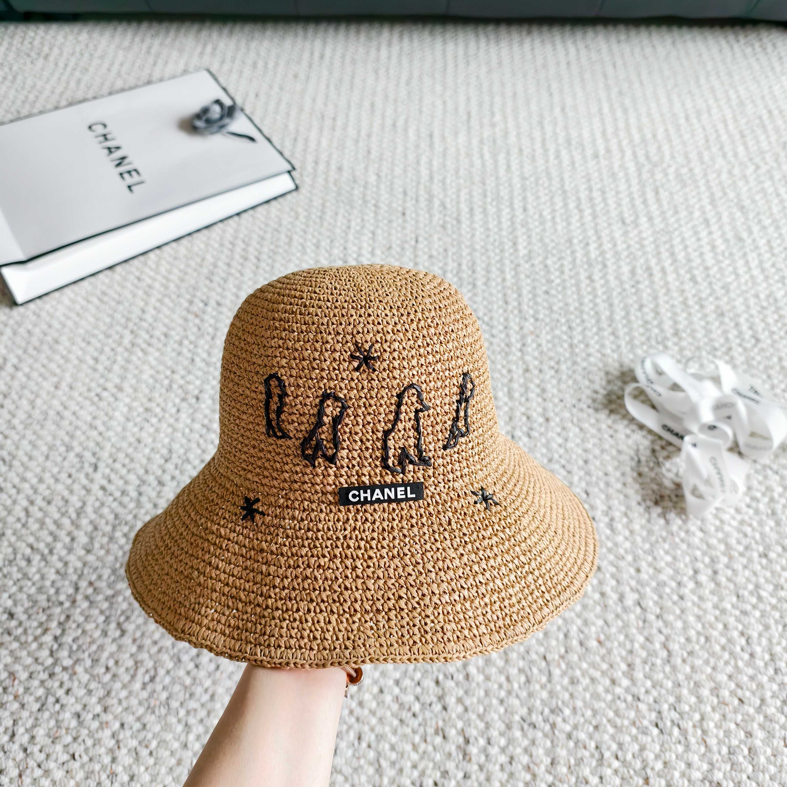 💛配防尘袋【Chanel香奈儿】2026春夏新款密织刺绣重工款渔夫帽，独特设计～复古文艺的一款