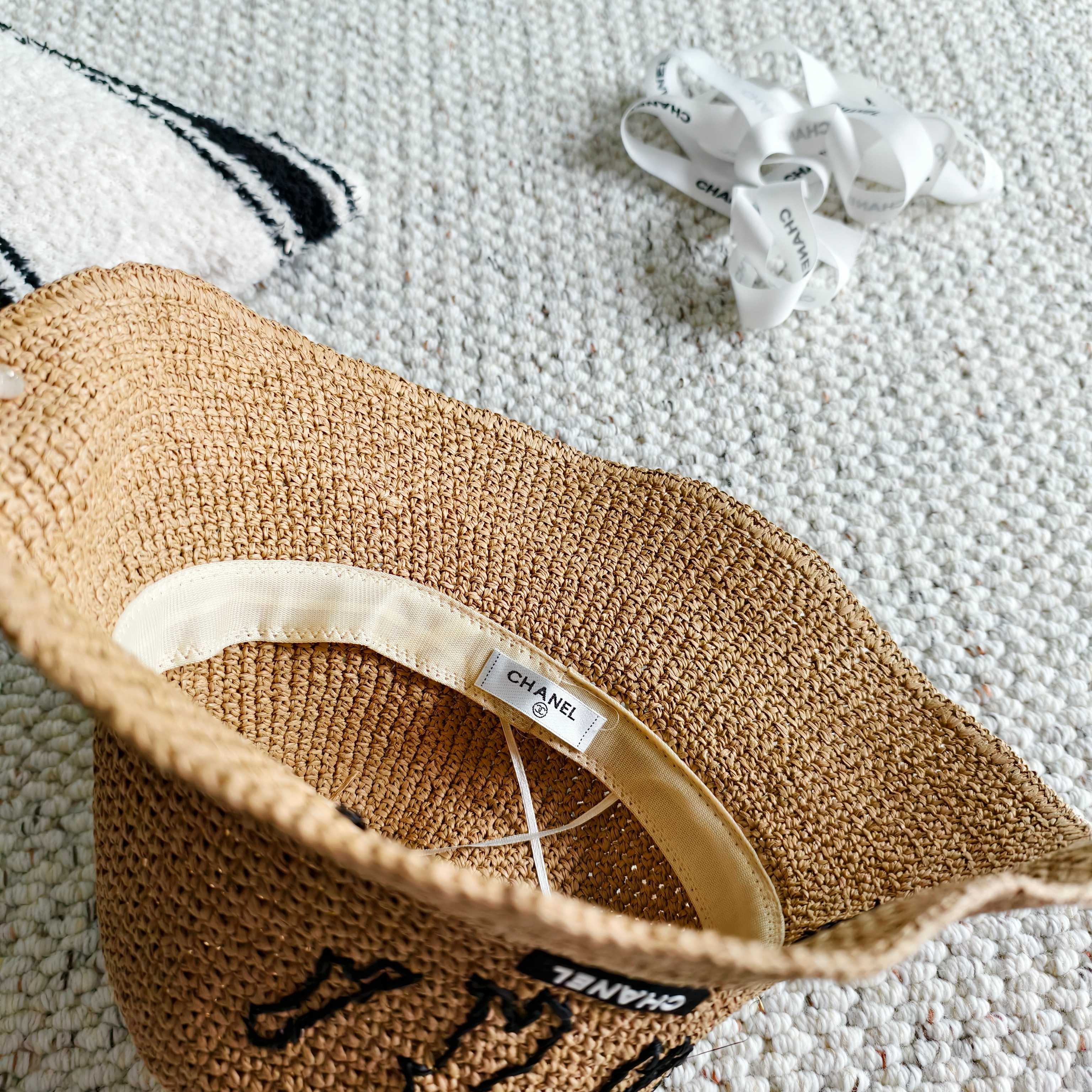 💛配防尘袋【Chanel香奈儿】2026春夏新款密织刺绣重工款渔夫帽，独特设计～复古文艺的一款
