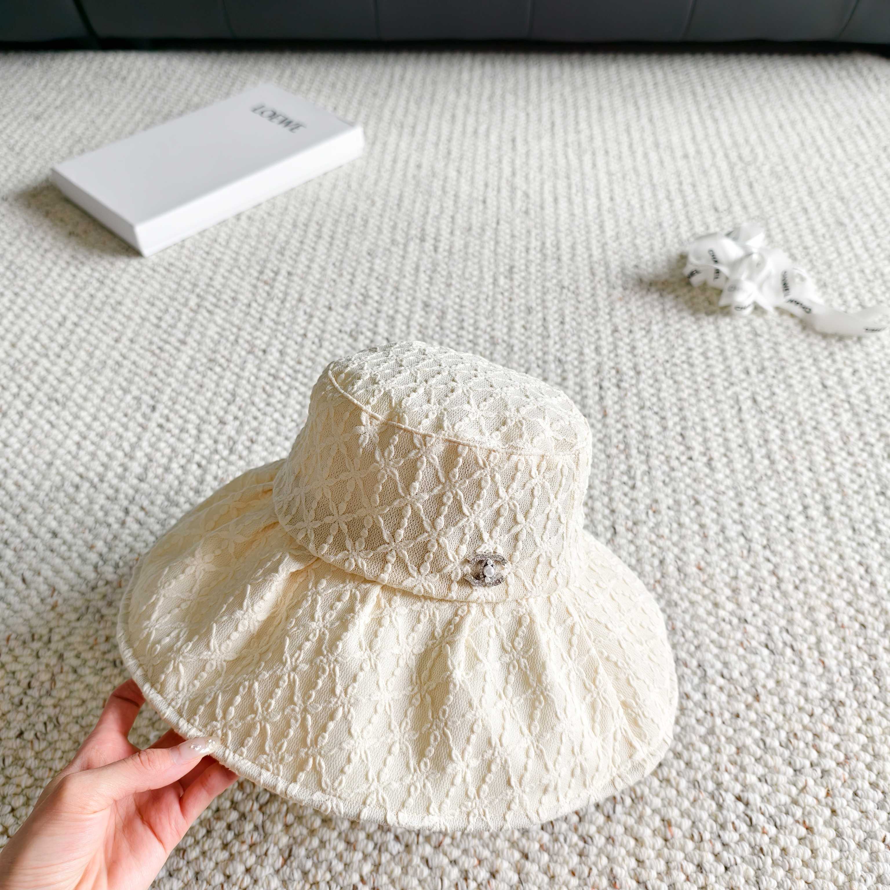 💛配防尘袋【Chanel香奈儿】2026春夏新款大沿蕾丝小香风重工款渔夫帽，独特设计～复古文艺的一款