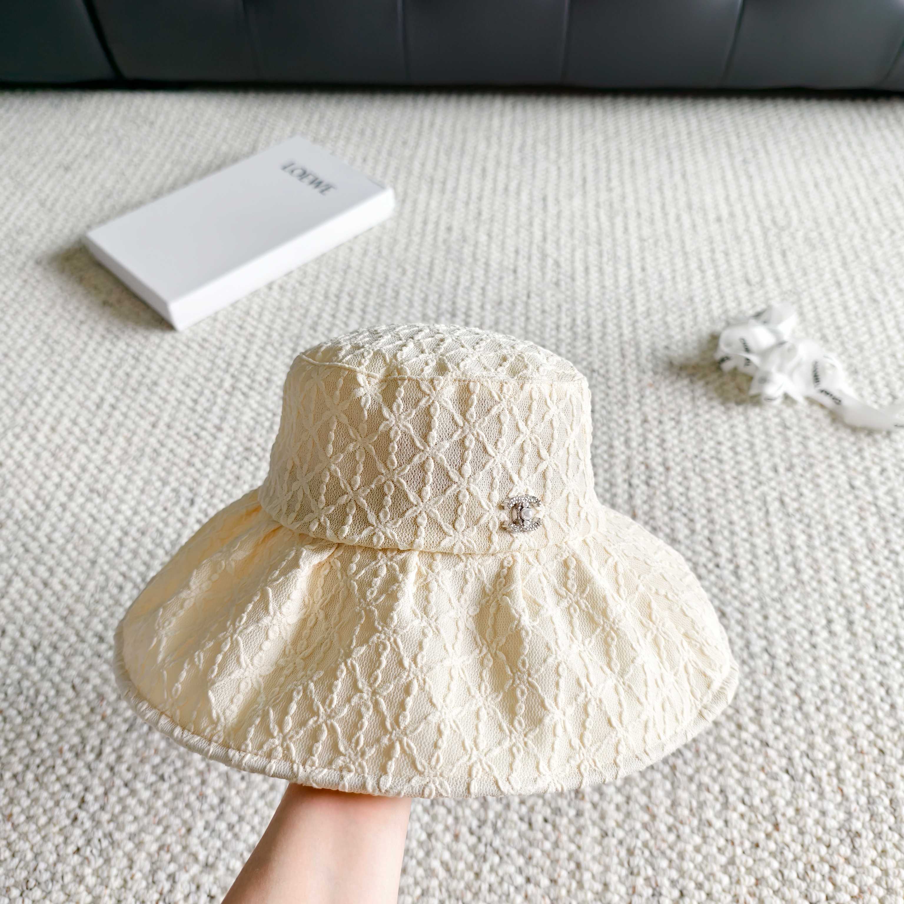 💛配防尘袋【Chanel香奈儿】2026春夏新款大沿蕾丝小香风重工款渔夫帽，独特设计～复古文艺的一款