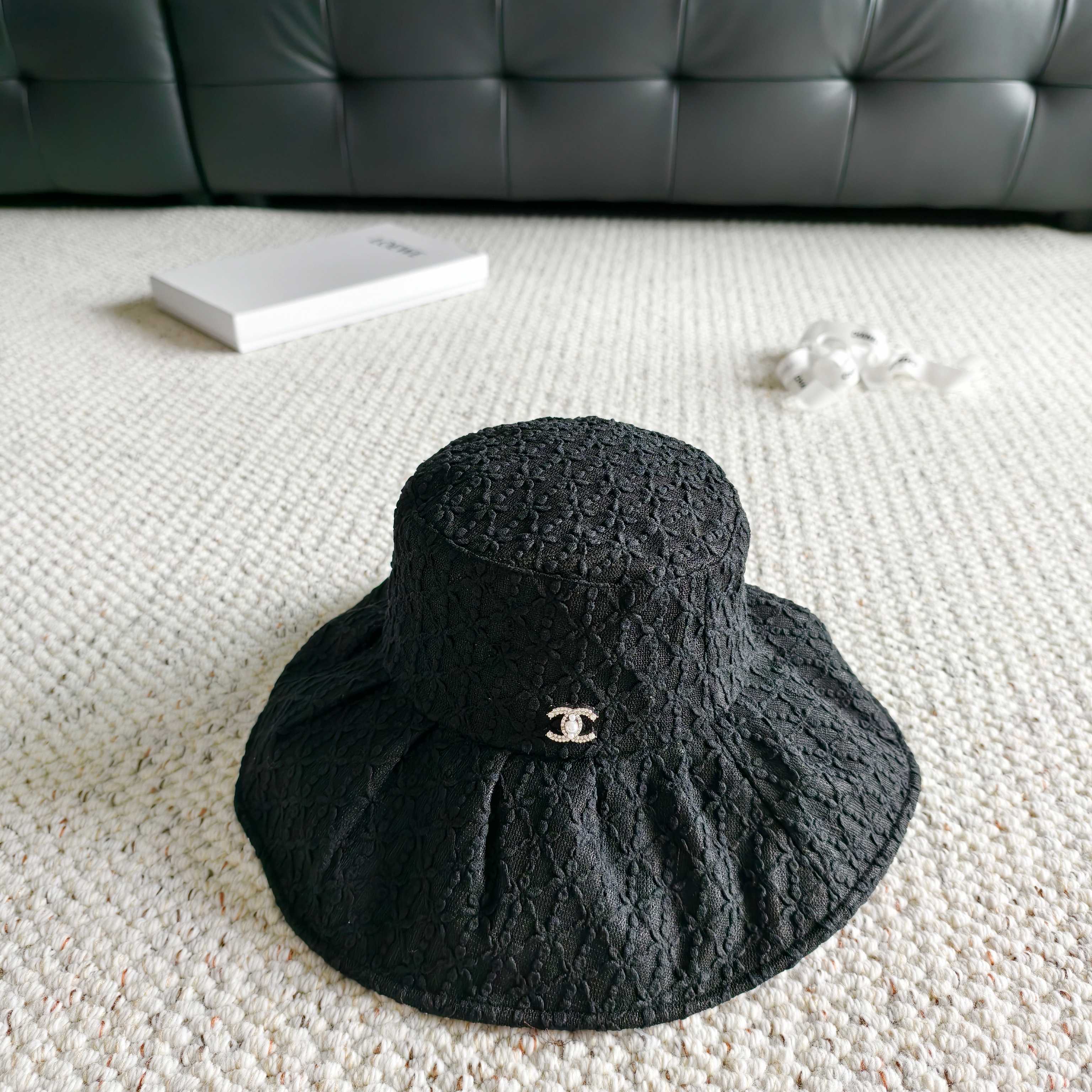 💛配防尘袋【Chanel香奈儿】2026春夏新款大沿蕾丝小香风重工款渔夫帽，独特设计～复古文艺的一款