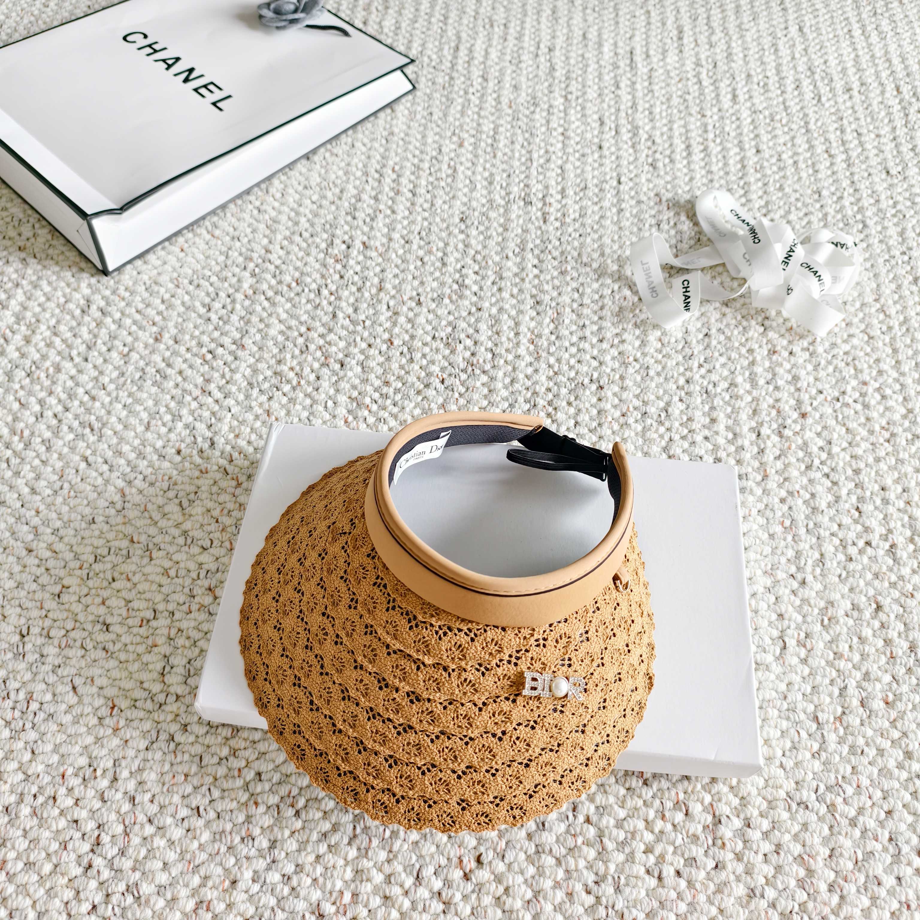 NO:743211,Specially equipped with dust bag [Dior Dior] 2026 new exclusive small fragrance sun hat empty top hat, sun protection and versatile ~ casual street hat straw hat fisherman hat baseball cap, hat, dior, dior, espadrilles, hats19860909特配防尘袋【Dior迪奥】2026新款独家款小香遮阳帽空顶帽,遮阳百搭～休闲出街神器帽子草帽渔夫帽棒球帽,帽子,dior,dior,espadrilles,hats,hat