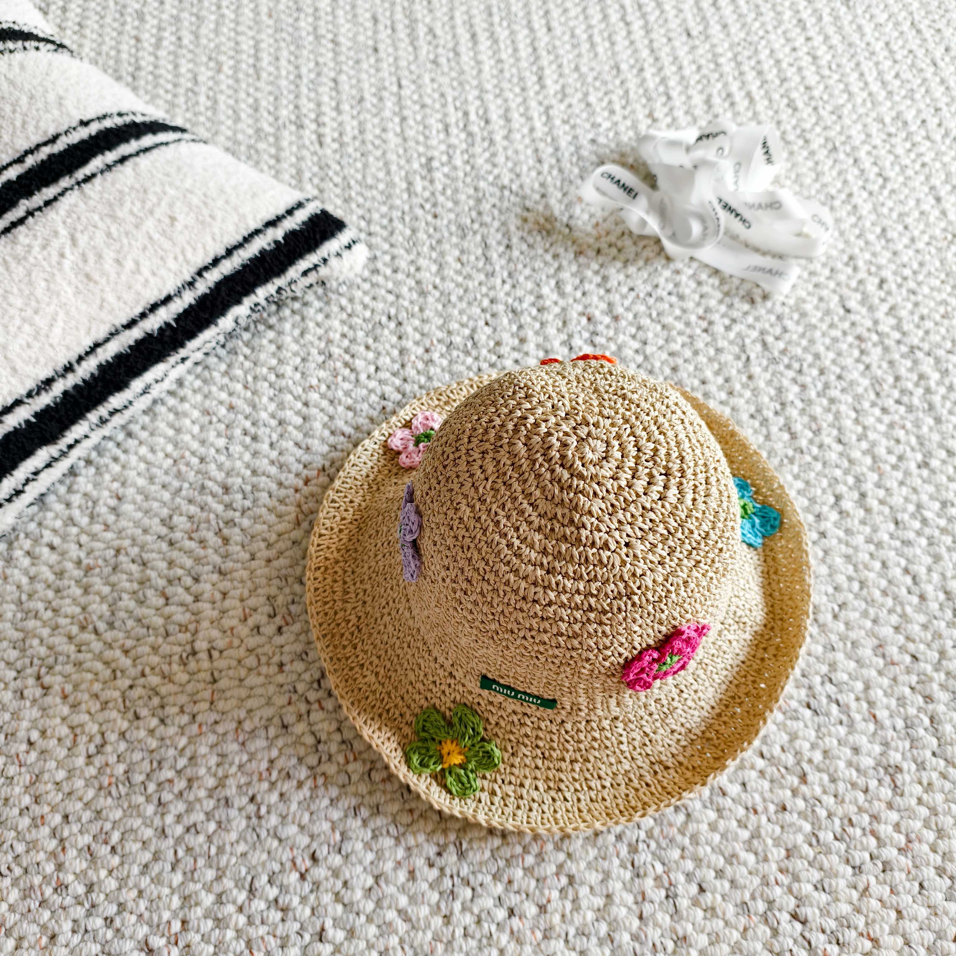 💛配防尘袋【MIUMIU缪缪】2026春夏新款编织撞色花瓣渔夫帽，独特设计～复古文艺的一款