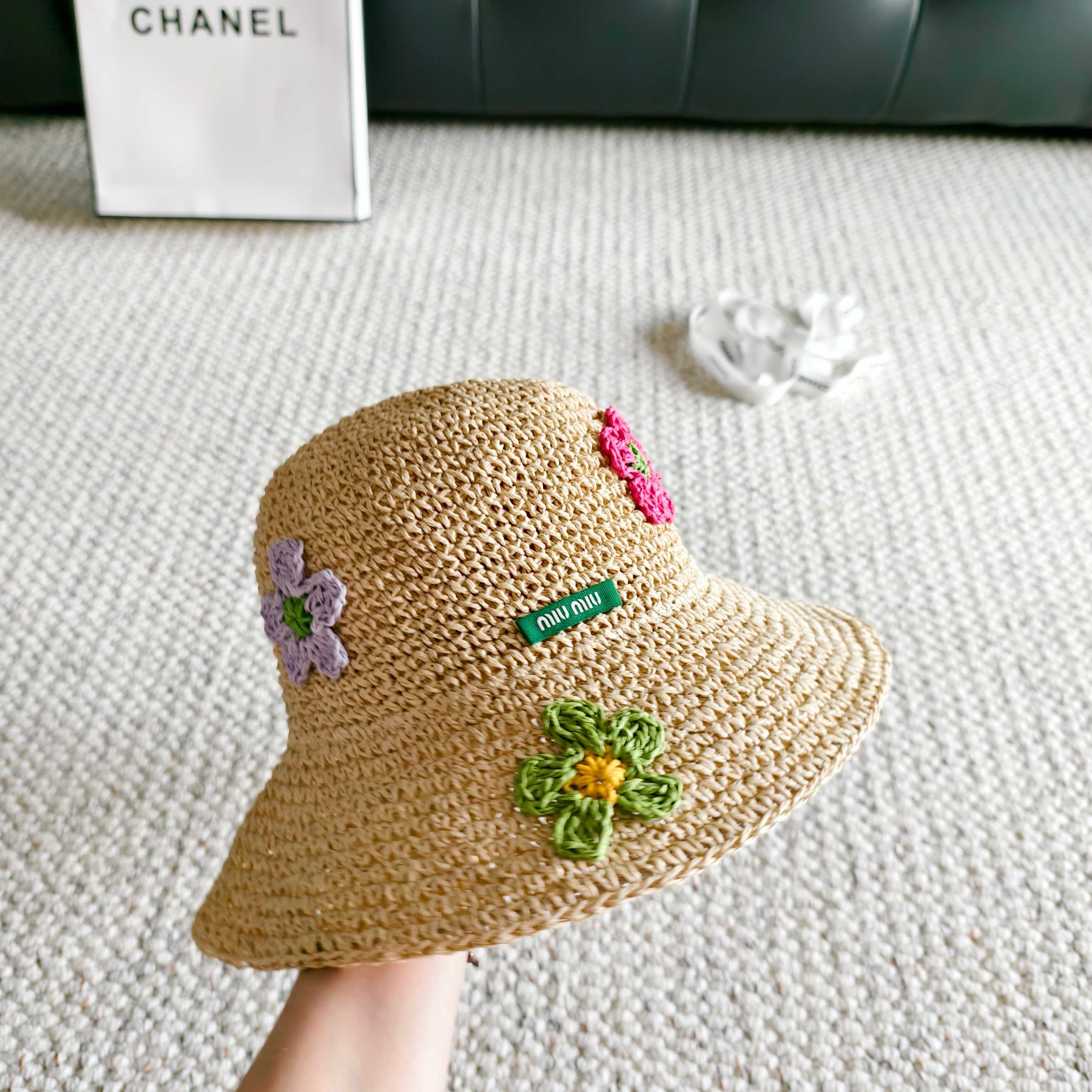 💛配防尘袋【MIUMIU缪缪】2026春夏新款编织撞色花瓣渔夫帽，独特设计～复古文艺的一款