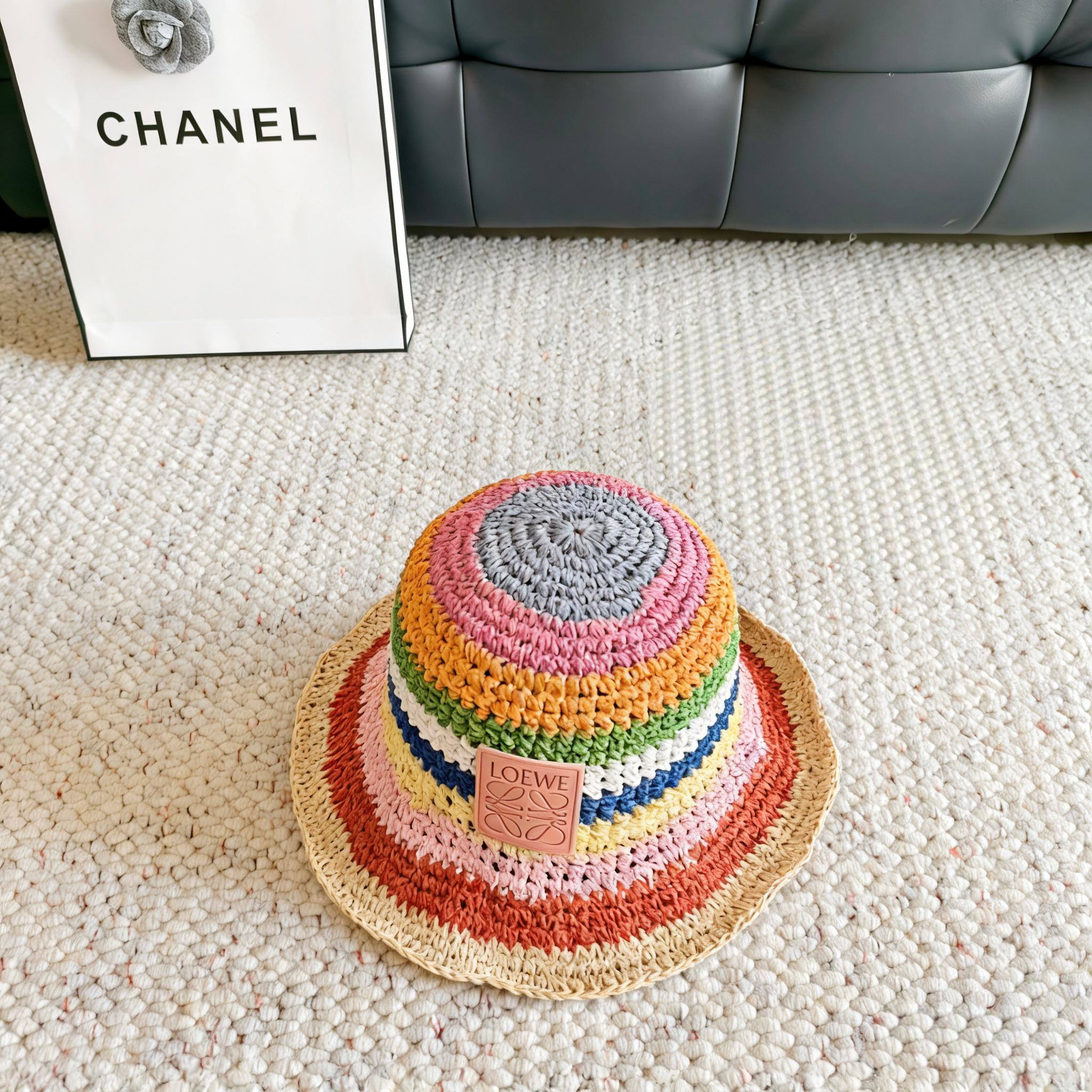 💛配防尘袋【Loewe罗意威】2026新款彩虹编织可折叠渔夫帽，独特设计～复古文艺的一款