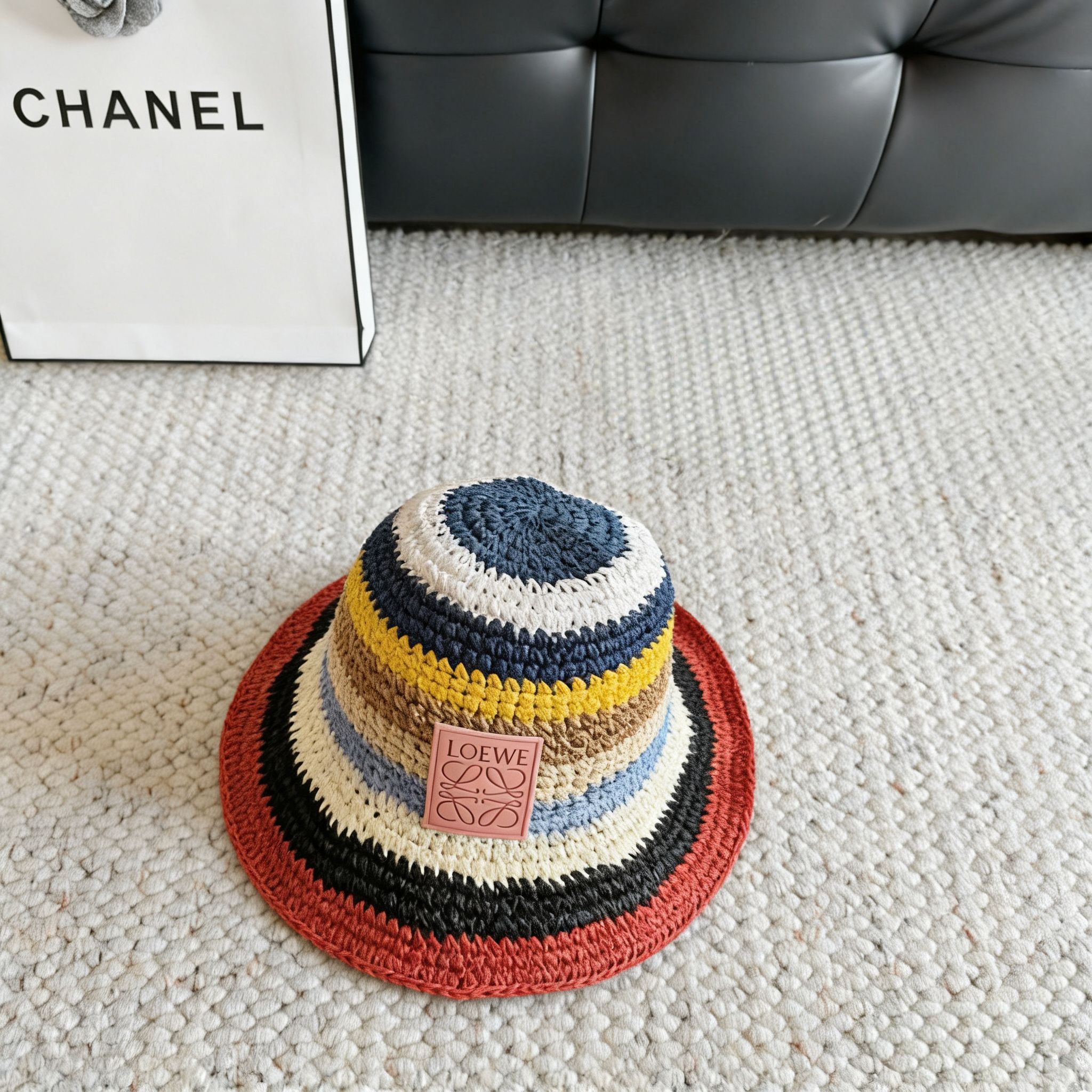 💛配防尘袋【Loewe罗意威】2026新款彩虹编织可折叠渔夫帽，独特设计～复古文艺的一款