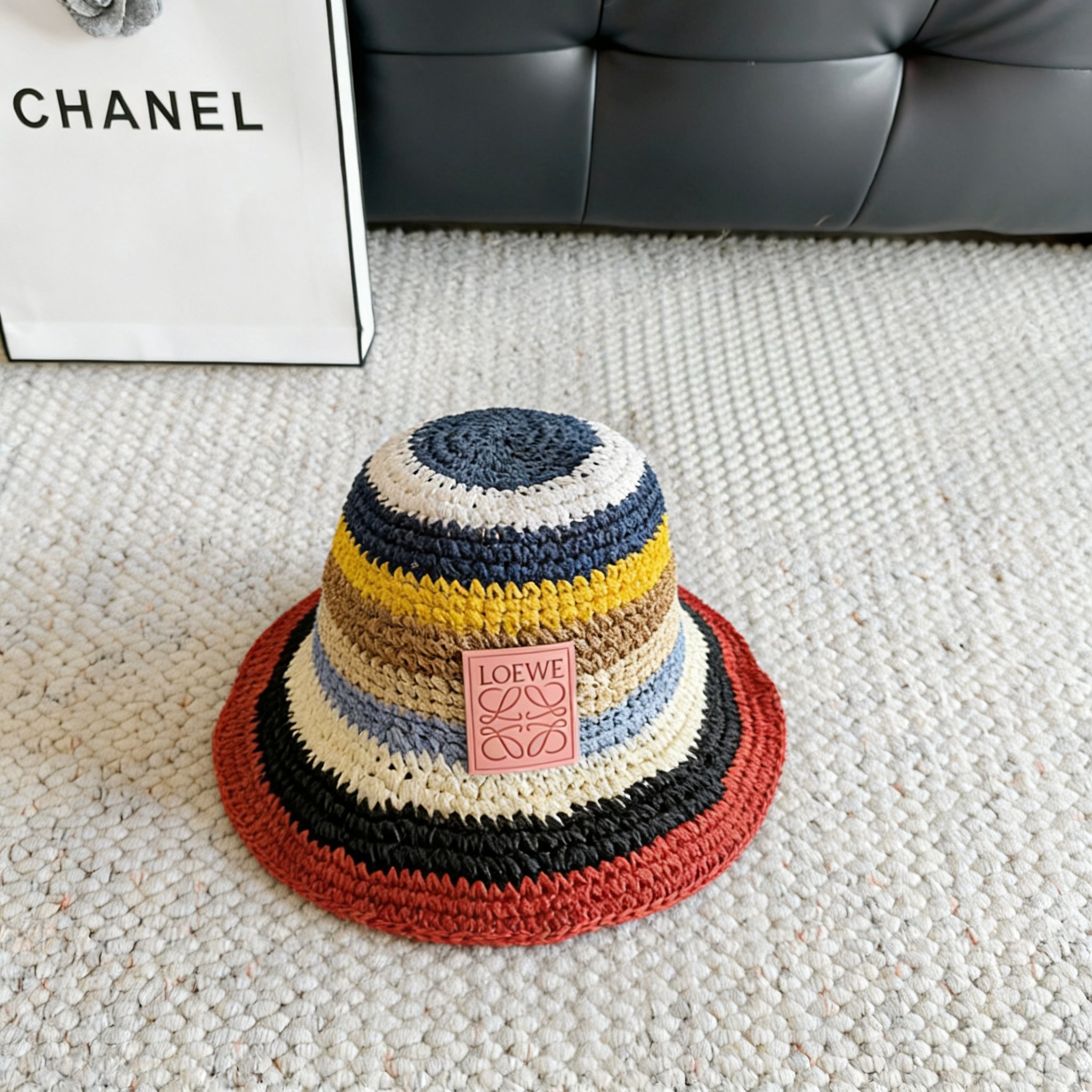 💛配防尘袋【Loewe罗意威】2026新款彩虹编织可折叠渔夫帽，独特设计～复古文艺的一款