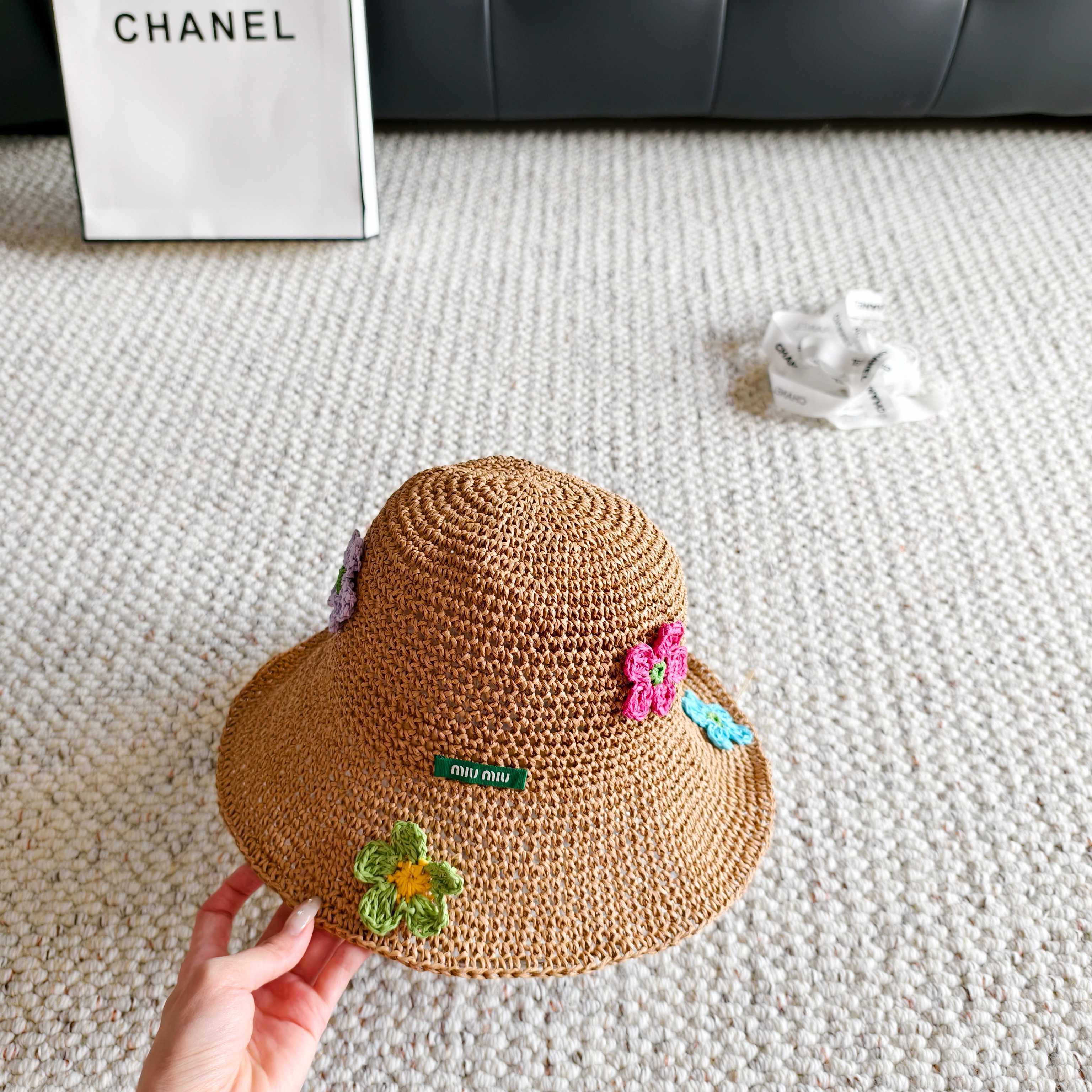 💛配防尘袋【MIUMIU缪缪】2026春夏新款编织撞色花瓣渔夫帽，独特设计～复古文艺的一款