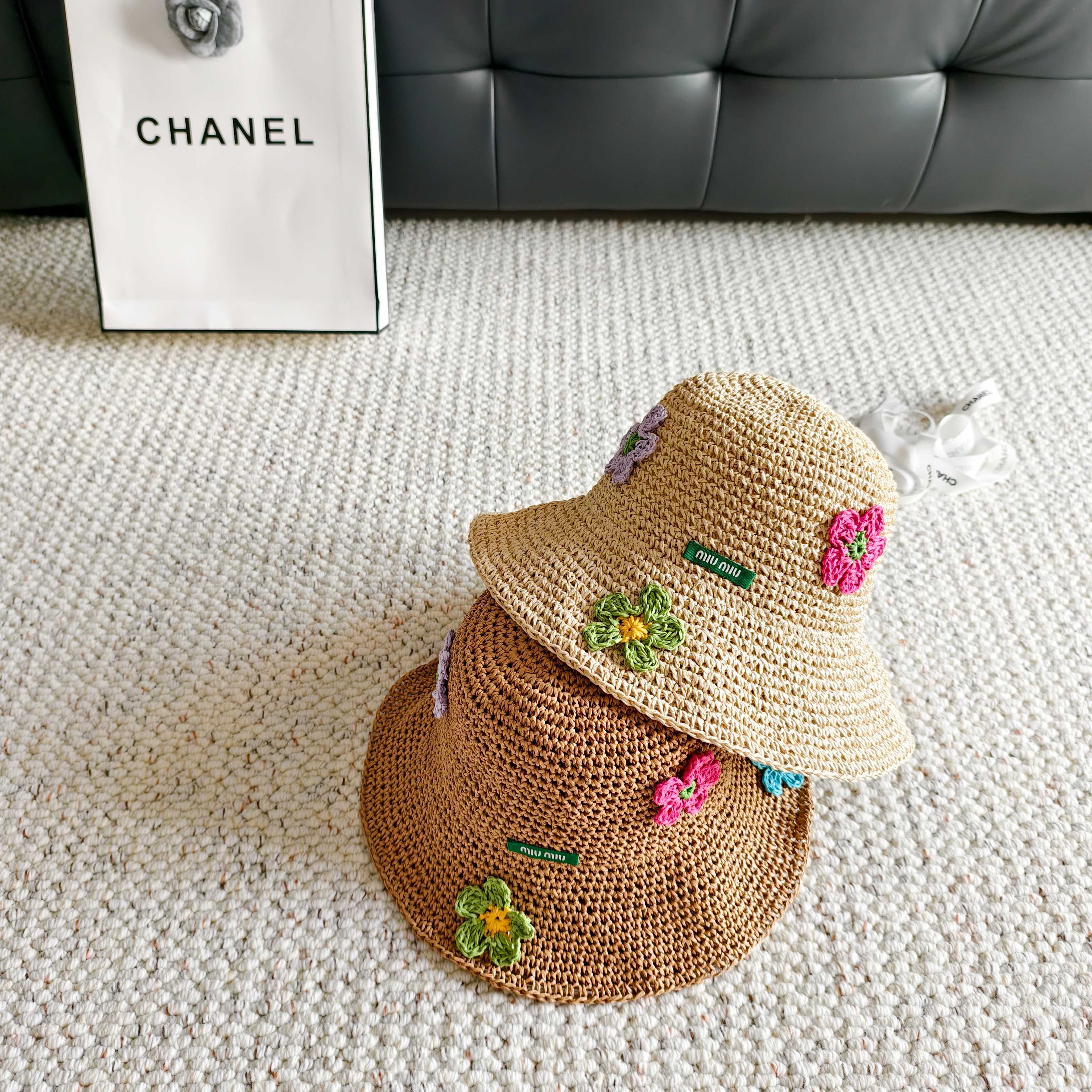 💛配防尘袋【MIUMIU缪缪】2026春夏新款编织撞色花瓣渔夫帽，独特设计～复古文艺的一款