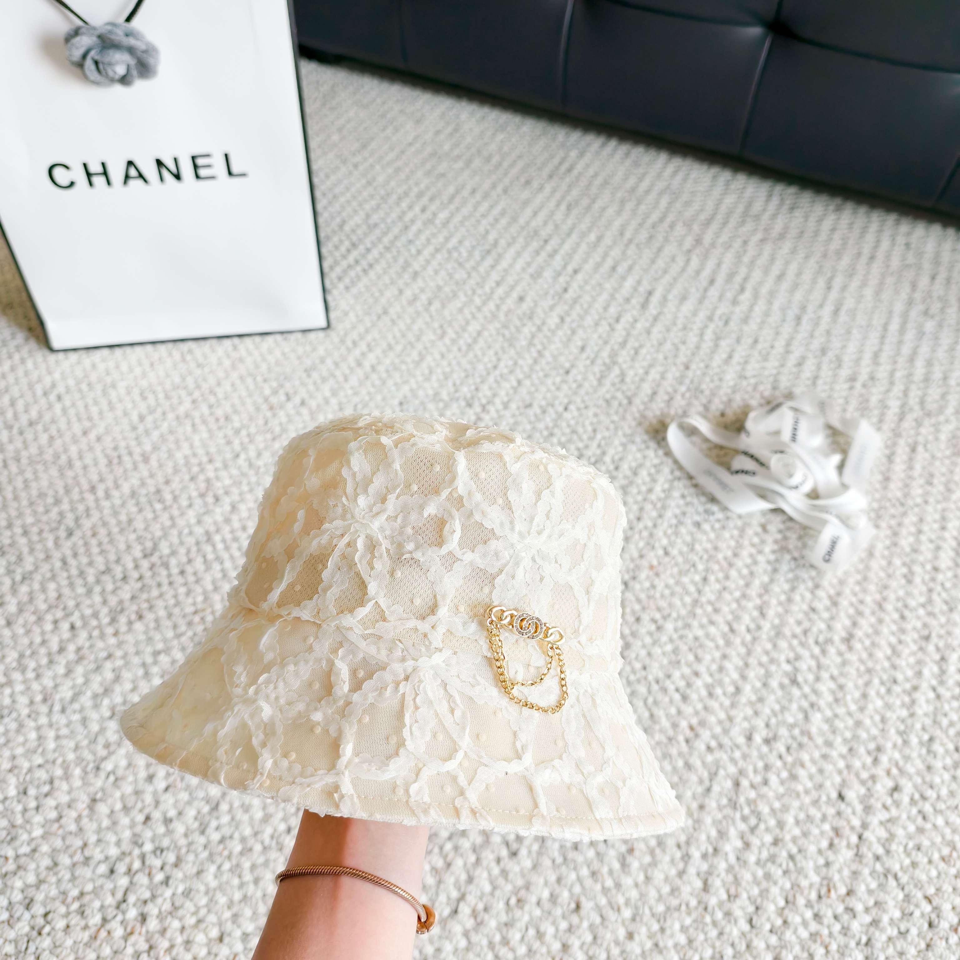 💛配防尘袋【CHANEL香奈儿】2026春夏新款蕾丝水钻款小香渔夫帽，独特设计～复古文艺的一款