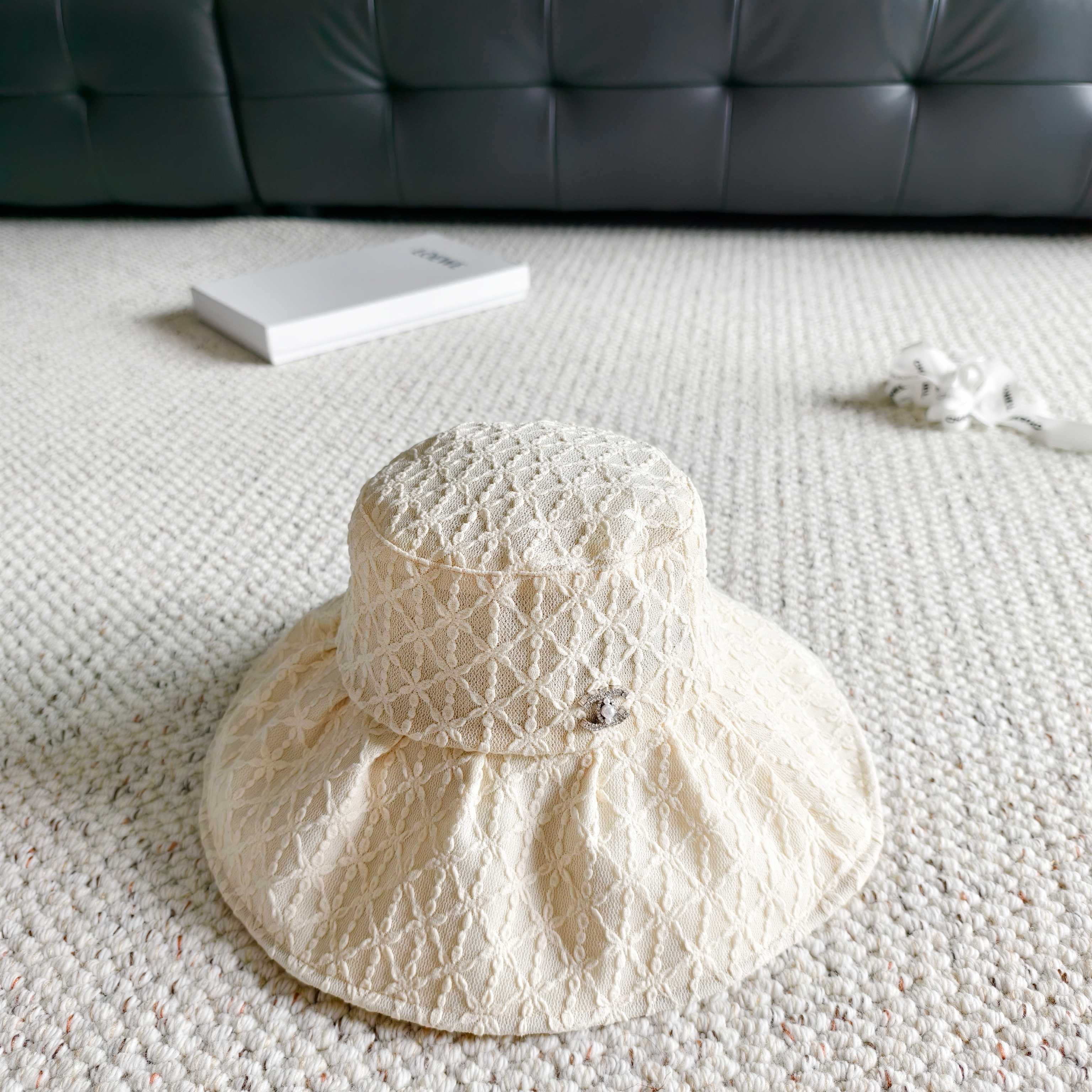 💛配防尘袋【Chanel香奈儿】2026春夏新款大沿蕾丝小香风重工款渔夫帽，独特设计～复古文艺的一款