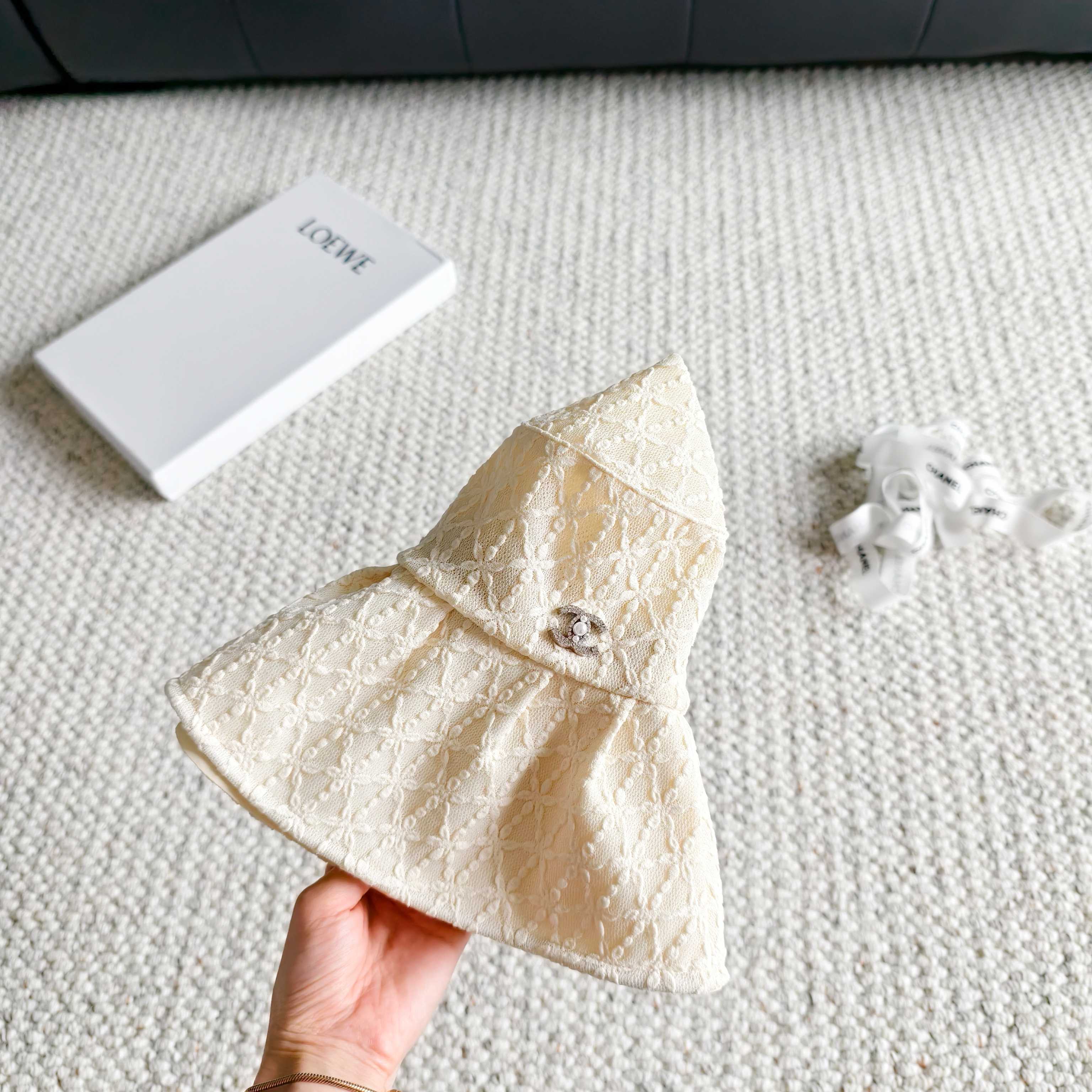 💛配防尘袋【Chanel香奈儿】2026春夏新款大沿蕾丝小香风重工款渔夫帽，独特设计～复古文艺的一款