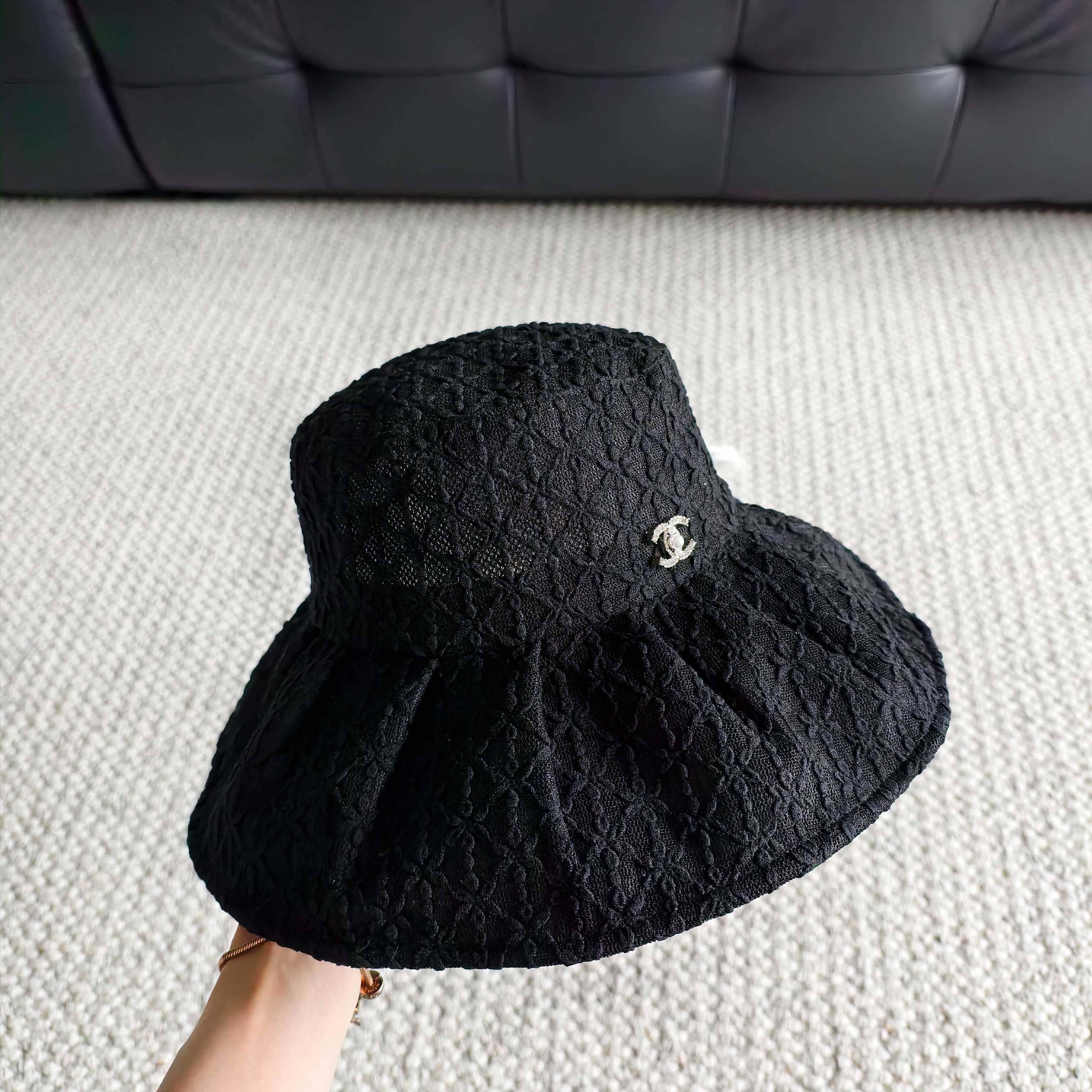 💛配防尘袋【Chanel香奈儿】2026春夏新款大沿蕾丝小香风重工款渔夫帽，独特设计～复古文艺的一款