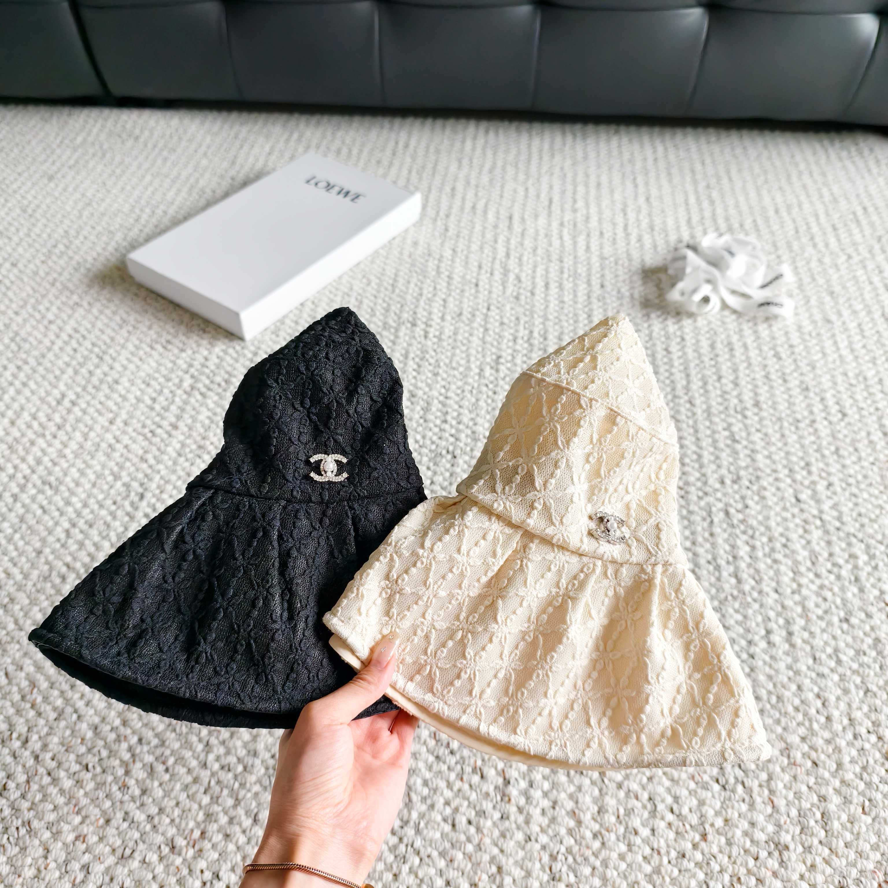 💛配防尘袋【Chanel香奈儿】2026春夏新款大沿蕾丝小香风重工款渔夫帽，独特设计～复古文艺的一款