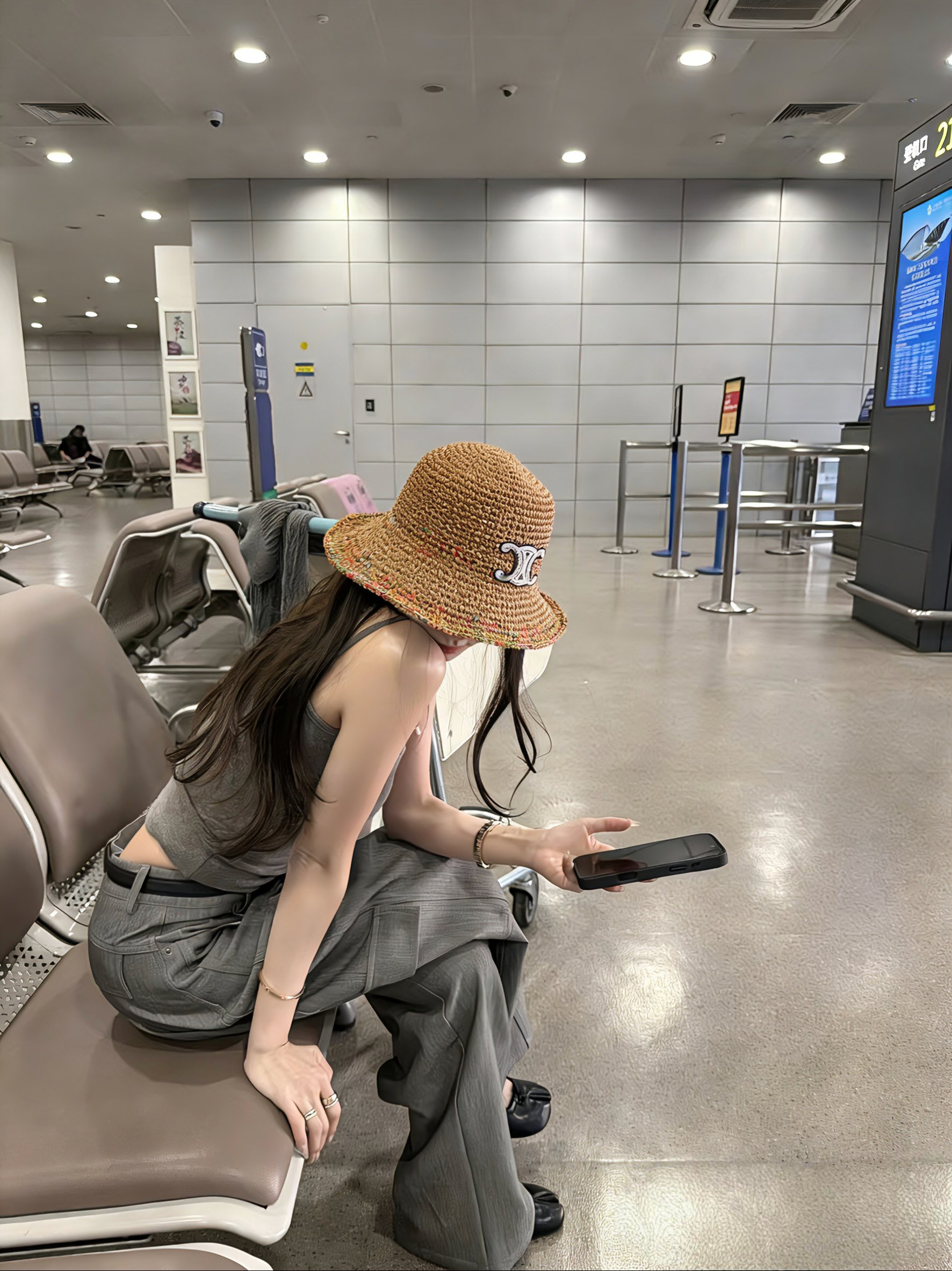 💛配防尘袋【CELINE赛琳】2026春夏新款草编日常简约款渔夫帽，独特设计～复古文艺的一款