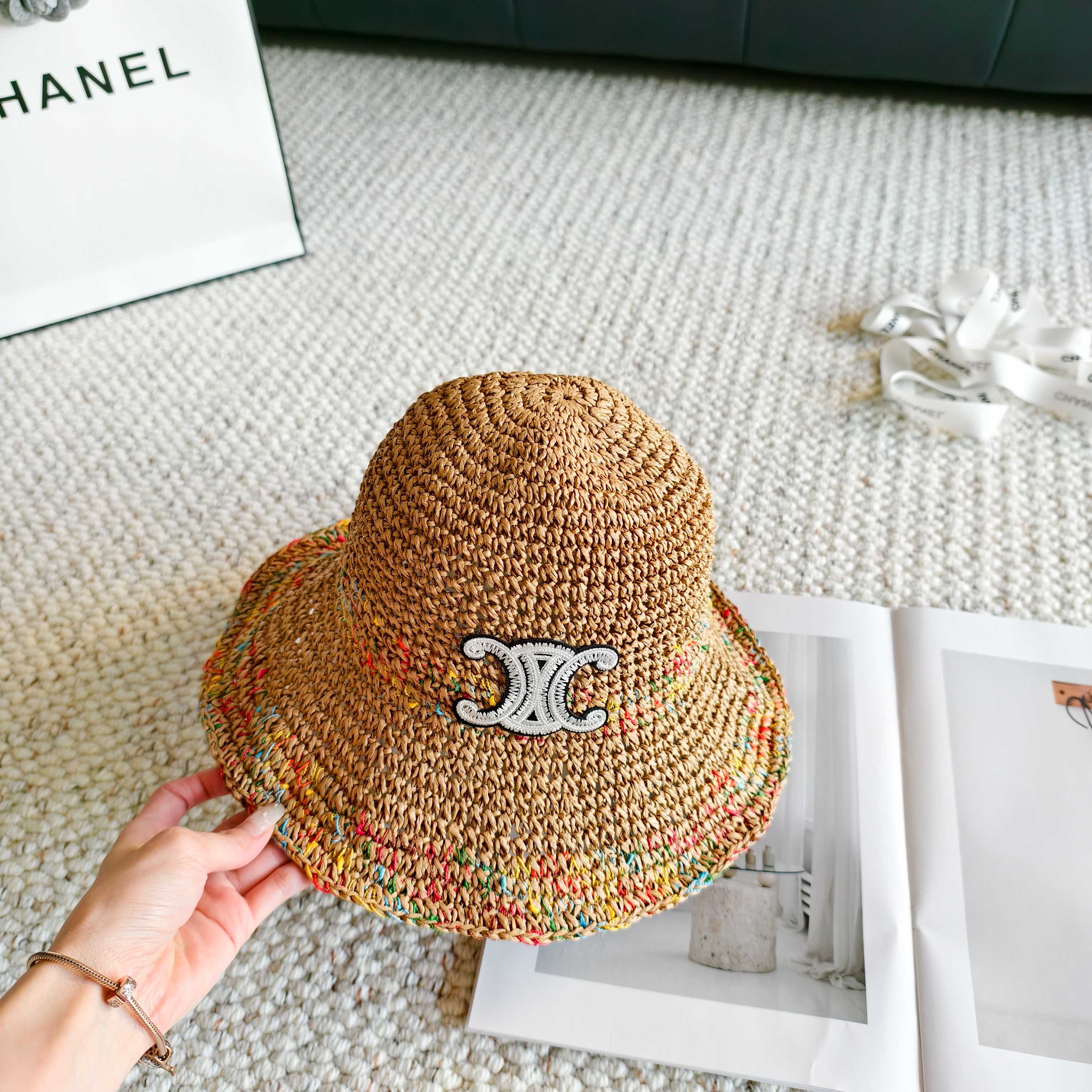 💛配防尘袋【CELINE赛琳】2026春夏新款草编日常简约款渔夫帽，独特设计～复古文艺的一款