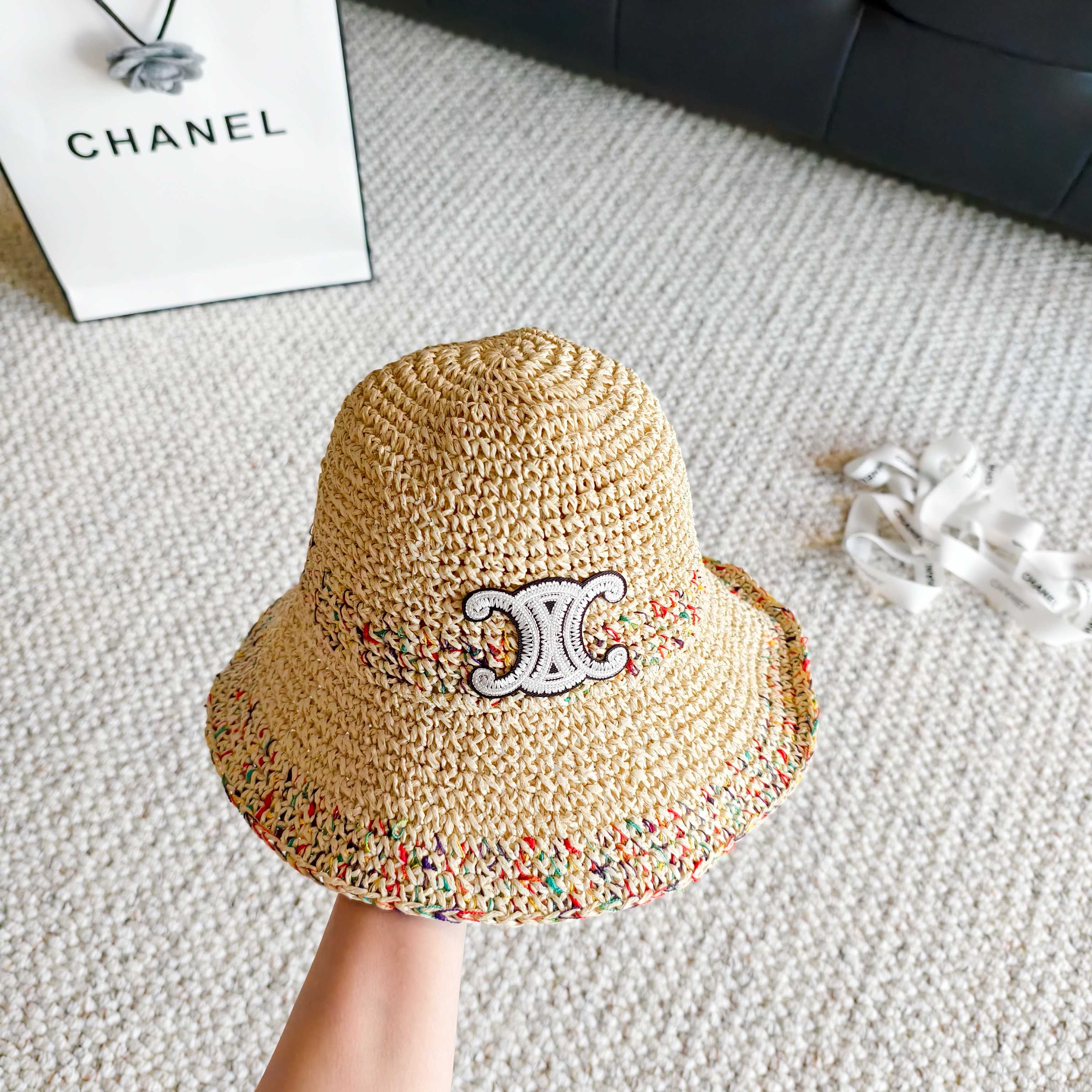 💛配防尘袋【CELINE赛琳】2026春夏新款草编日常简约款渔夫帽，独特设计～复古文艺的一款