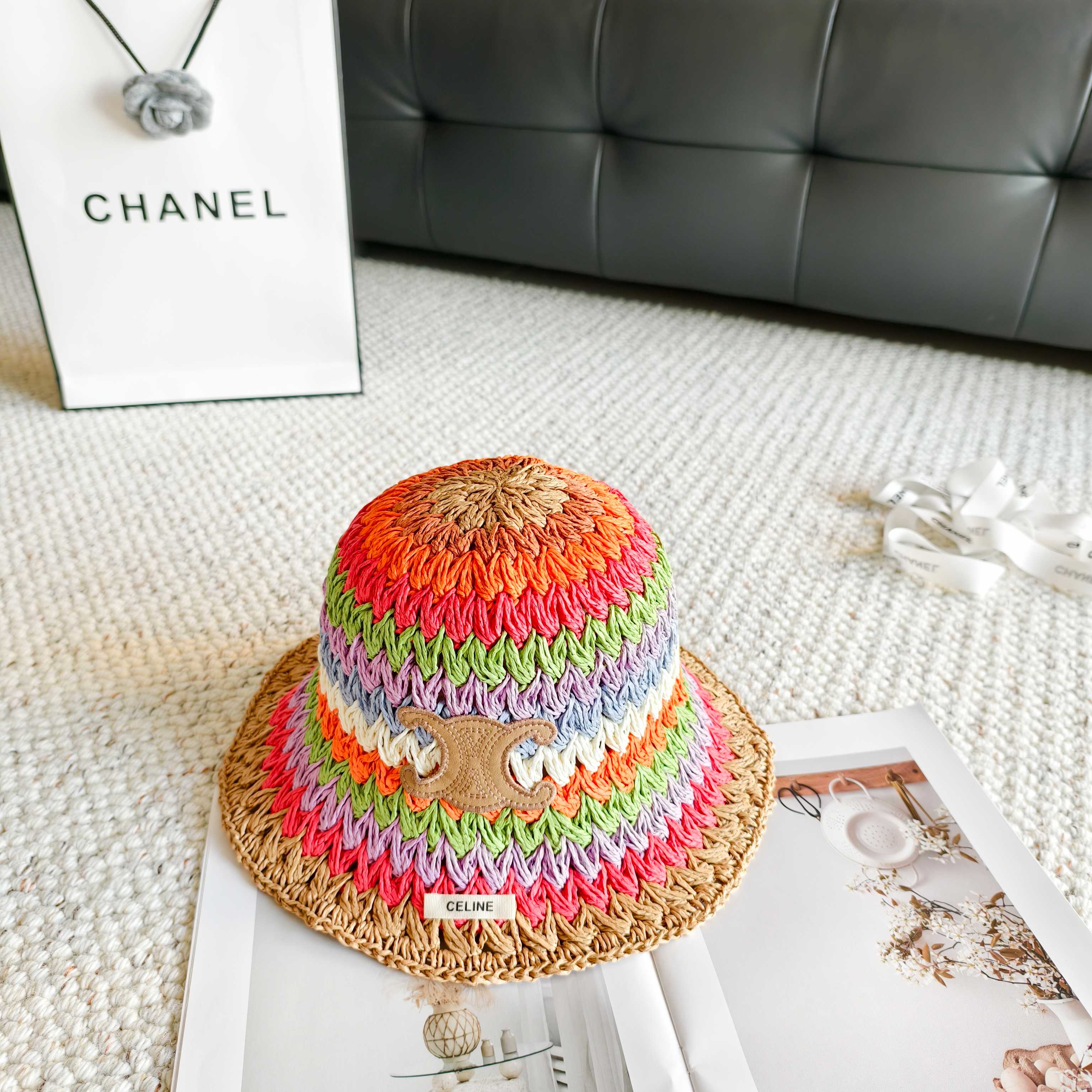 💛配防尘袋【CELINE赛琳】2026春夏新款草编彩虹日常简约款渔夫帽，独特设计～复古文艺的一款