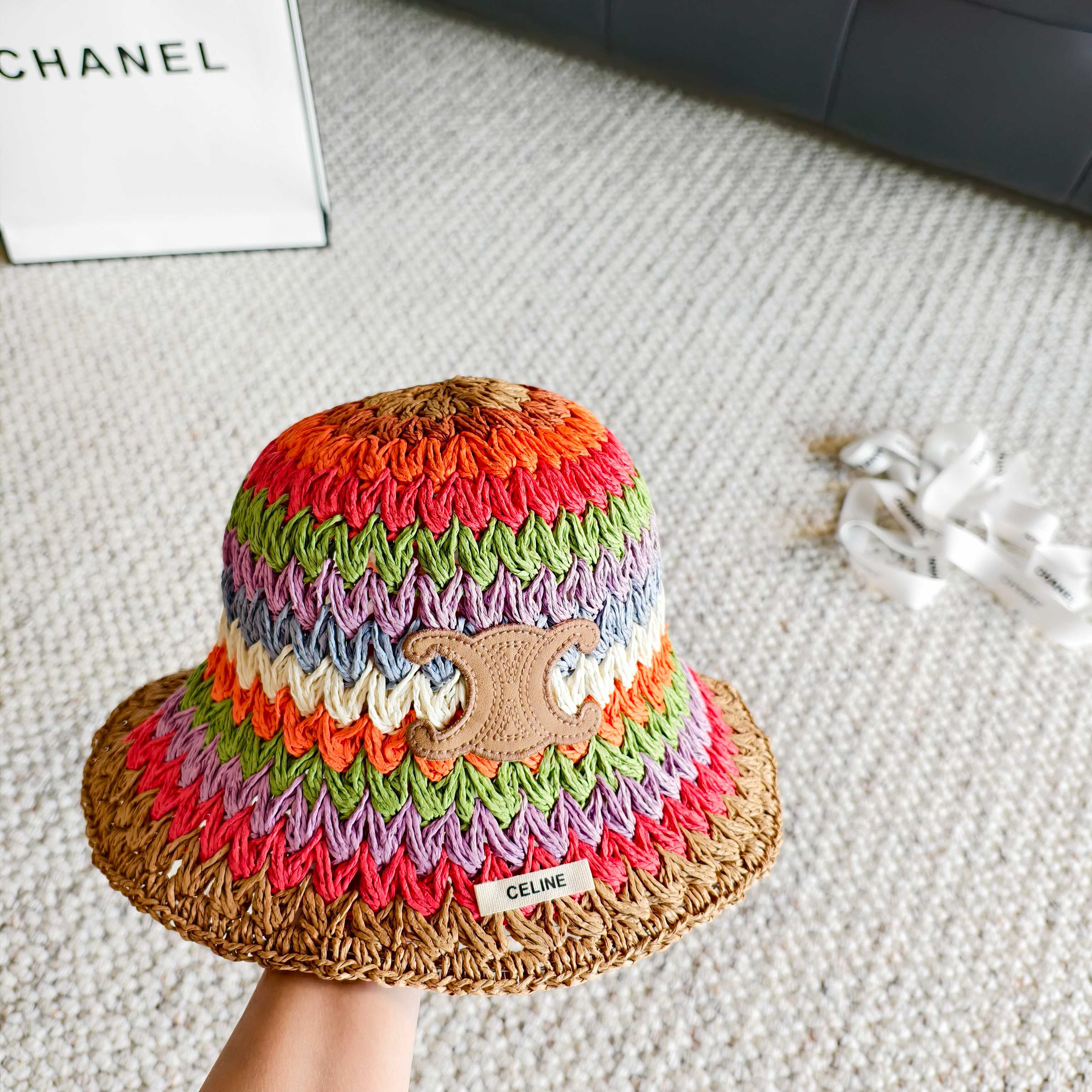 💛配防尘袋【CELINE赛琳】2026春夏新款草编彩虹日常简约款渔夫帽，独特设计～复古文艺的一款