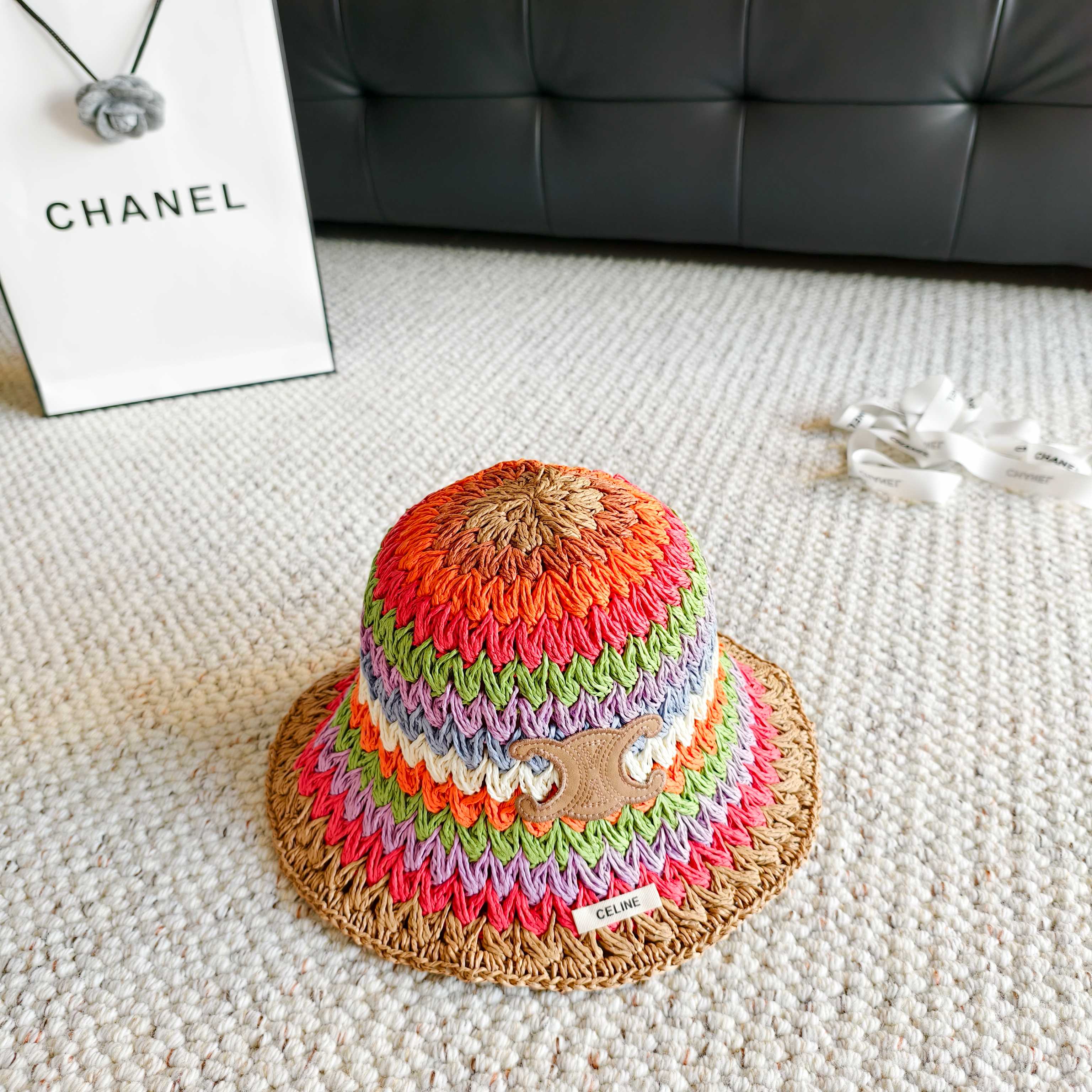 💛配防尘袋【CELINE赛琳】2026春夏新款草编彩虹日常简约款渔夫帽，独特设计～复古文艺的一款